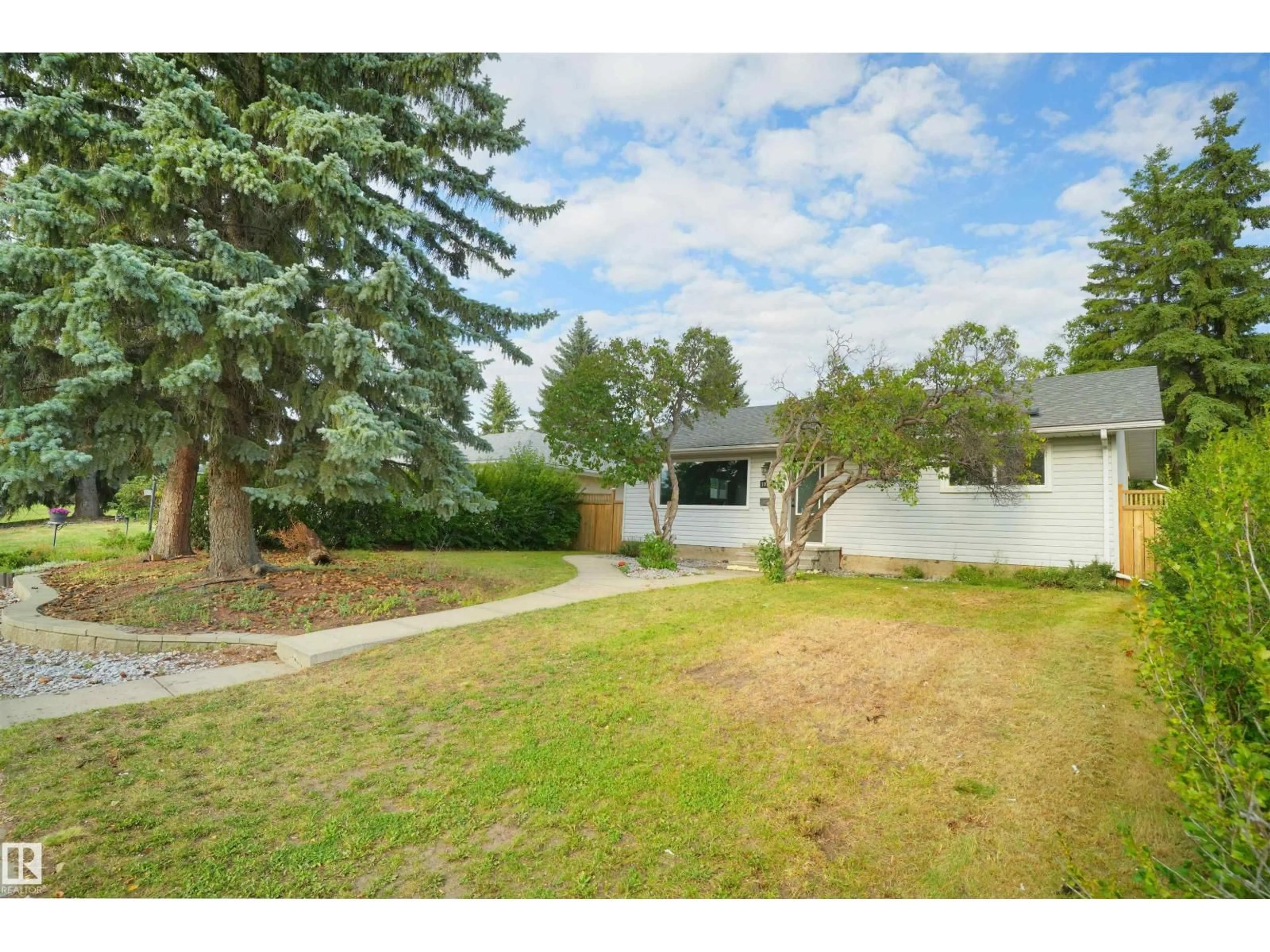 A pic from outside/outdoor area/front of a property/back of a property/a pic from drone, street for NW - 10543 46 ST, Edmonton Alberta T6A1Y4