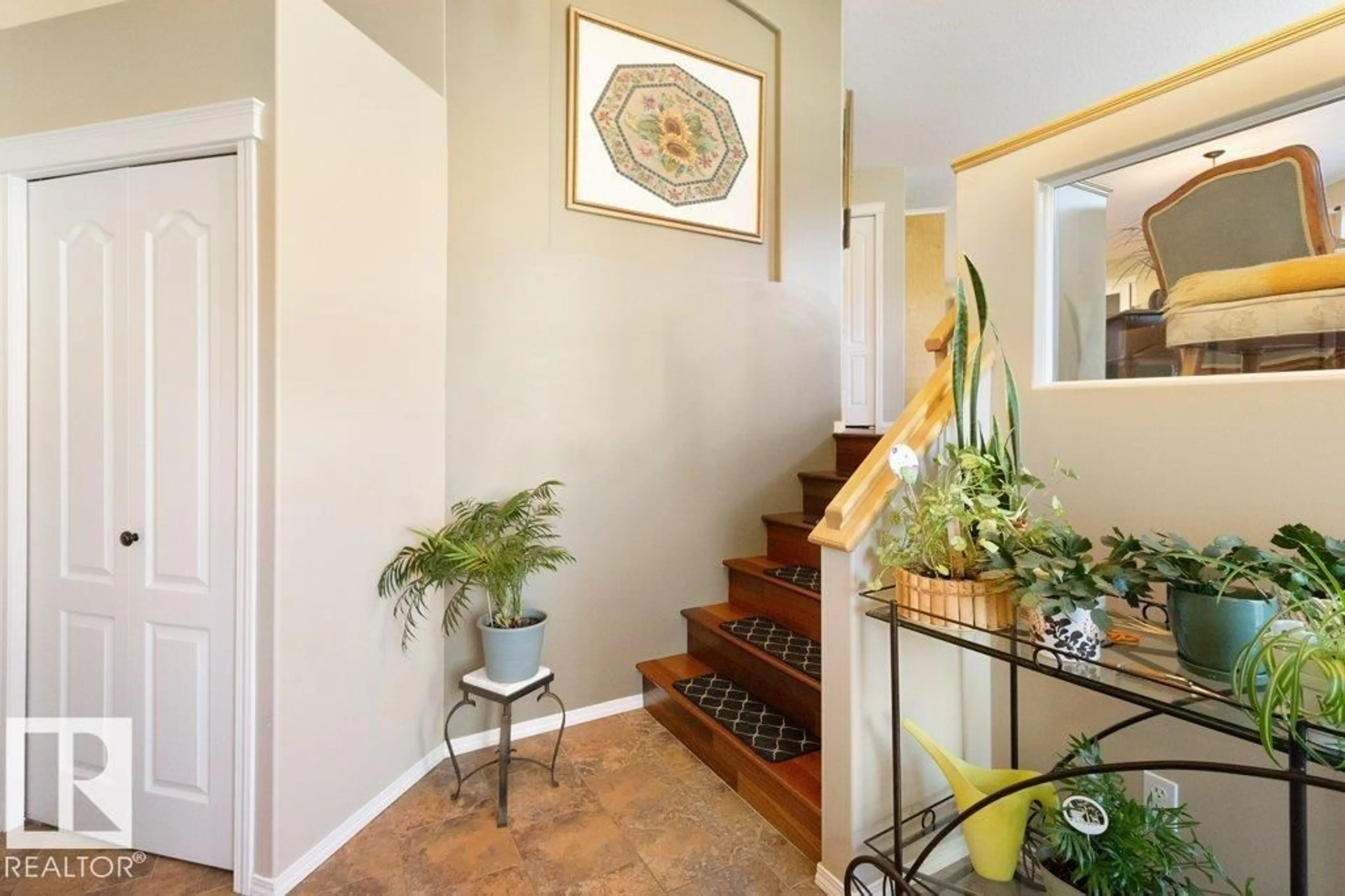 Indoor foyer for 55 RIDGEHAVEN CR, Sherwood Park Alberta T8A6H9
