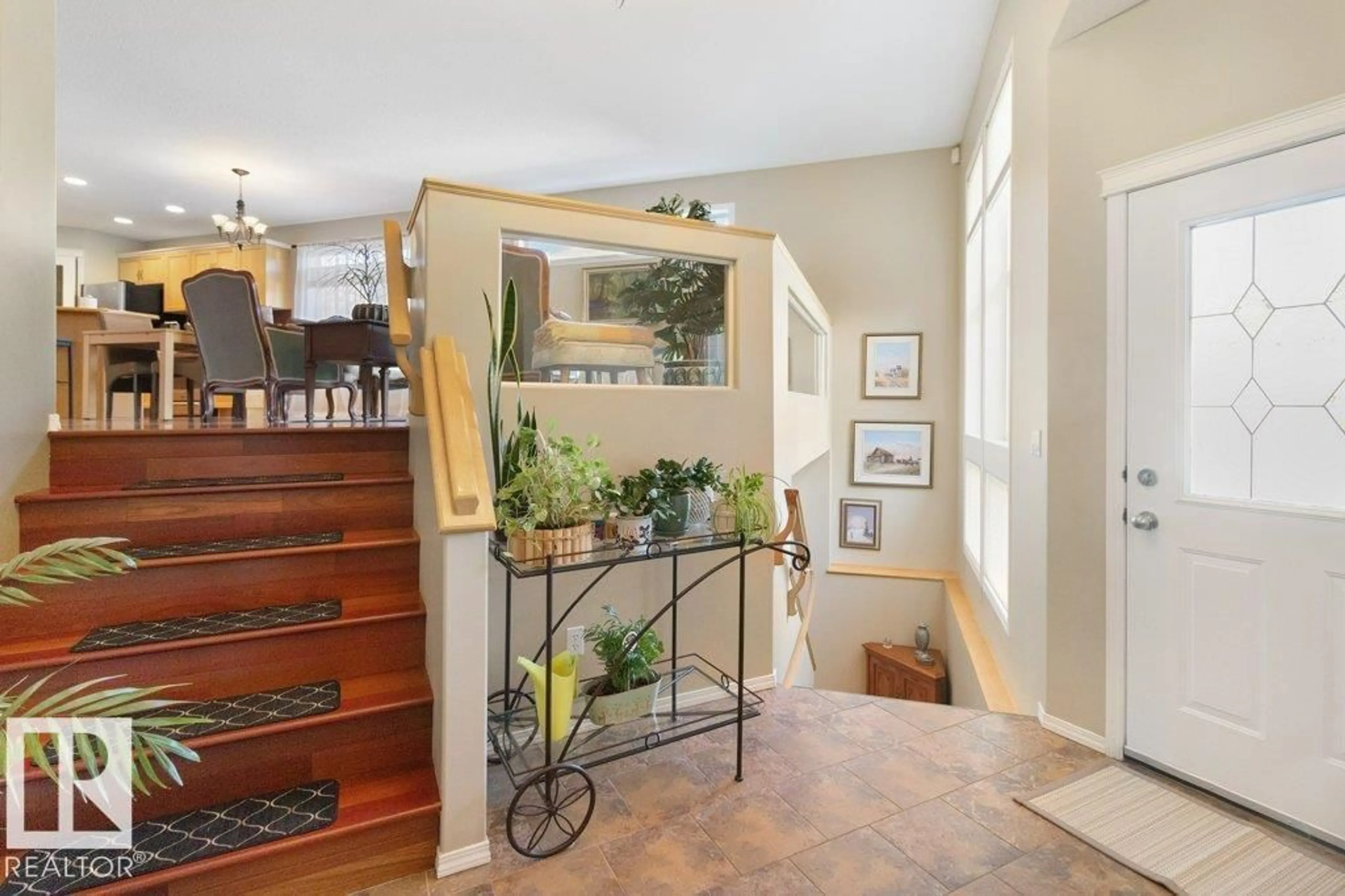 Indoor entryway for 55 RIDGEHAVEN CR, Sherwood Park Alberta T8A6H9