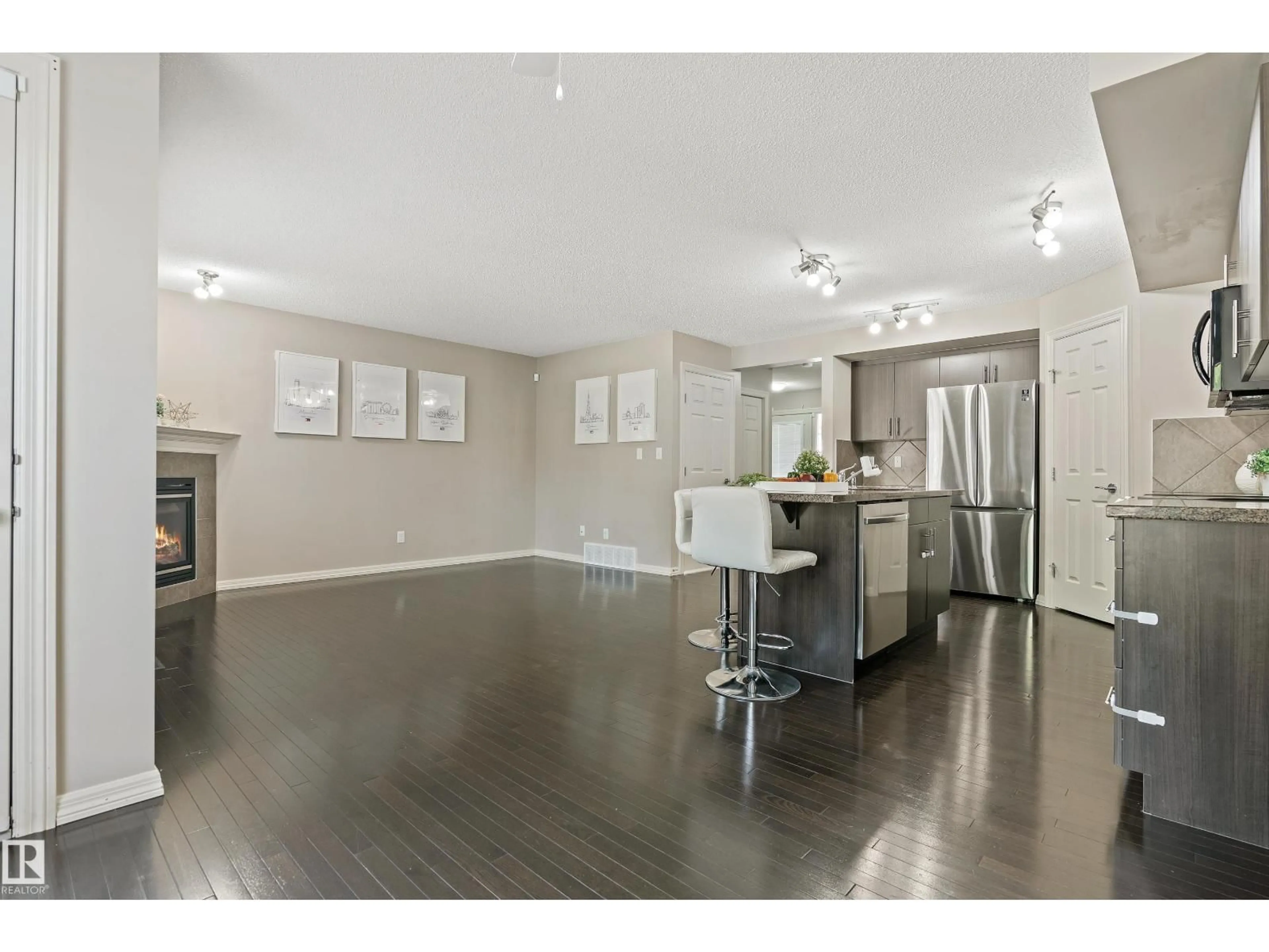 Open concept kitchen, unknown for 1301 CUNNINGHAM DR, Edmonton Alberta T6W0R7