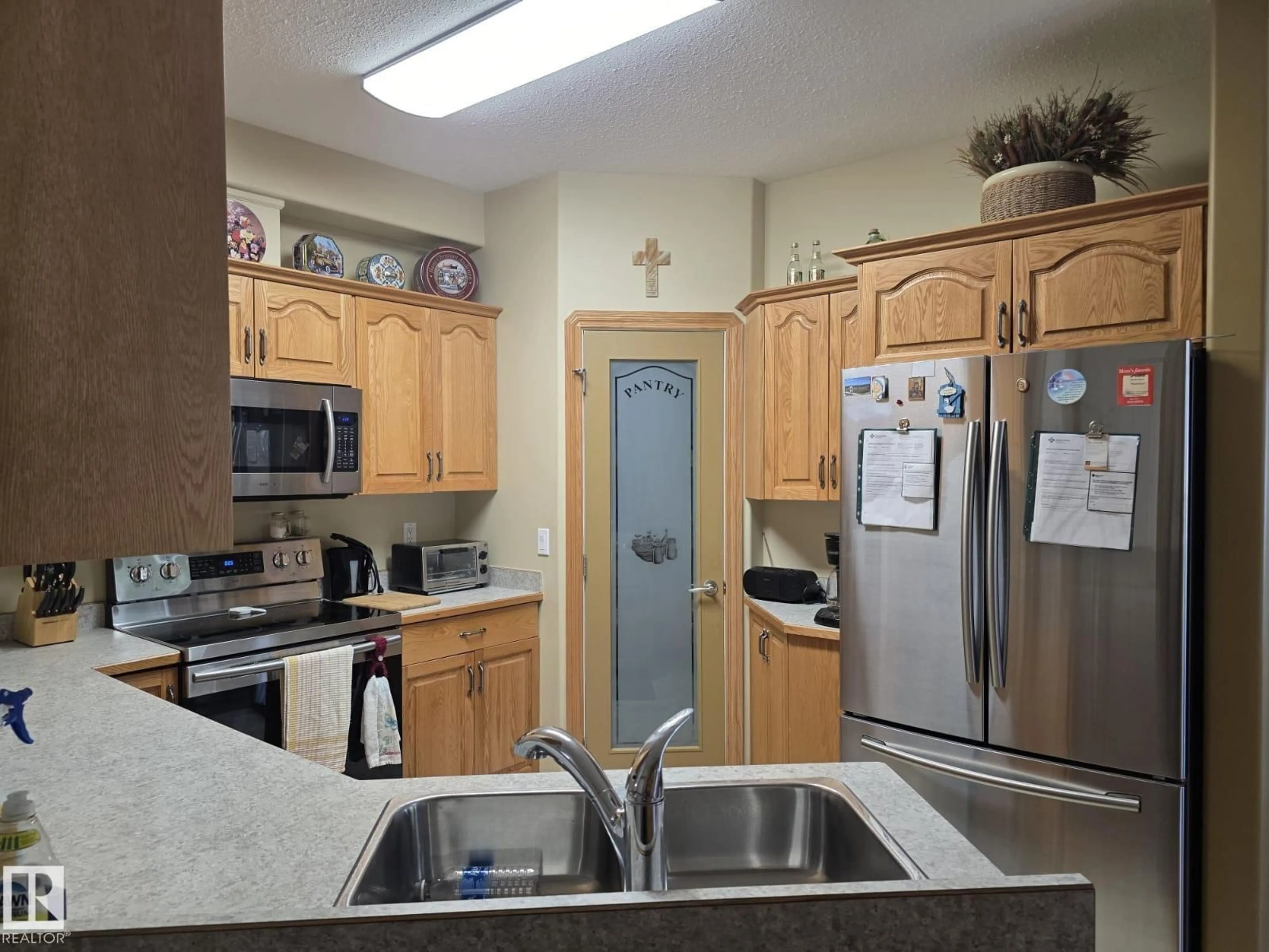Standard kitchen, unknown for 107 - 4128 47 ST, Drayton Valley Alberta T7A0A9