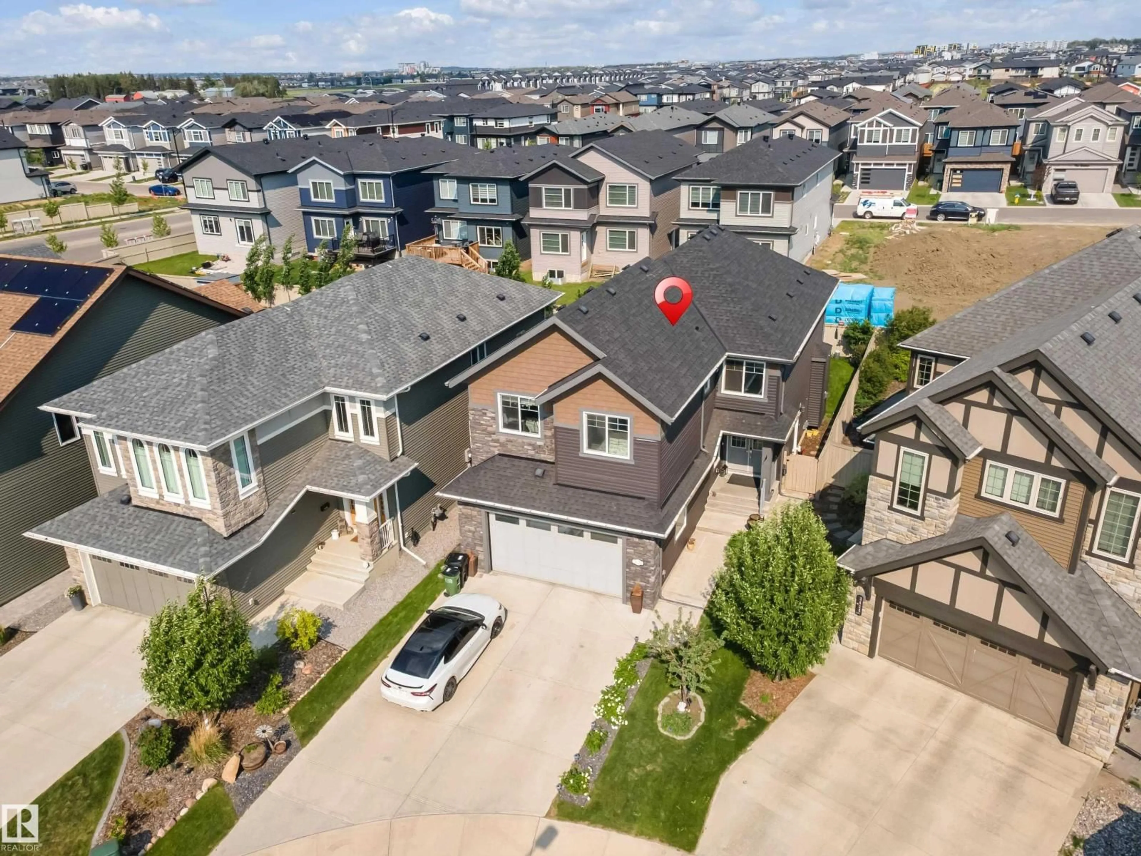 A pic from outside/outdoor area/front of a property/back of a property/a pic from drone, street for 3628 KESWICK BV, Edmonton Alberta T6W3S5