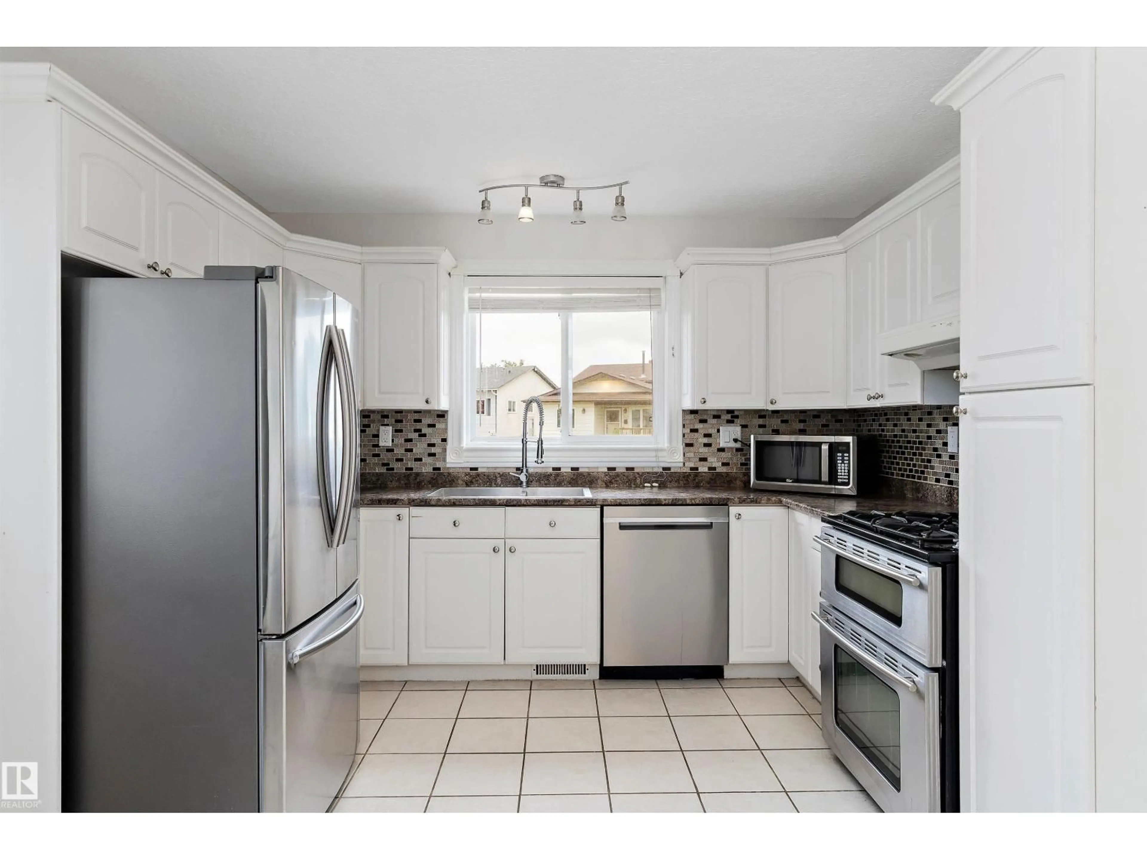Standard kitchen, ceramic/tile floor for NW - 9328 175 AV, Edmonton Alberta T5Z2C5