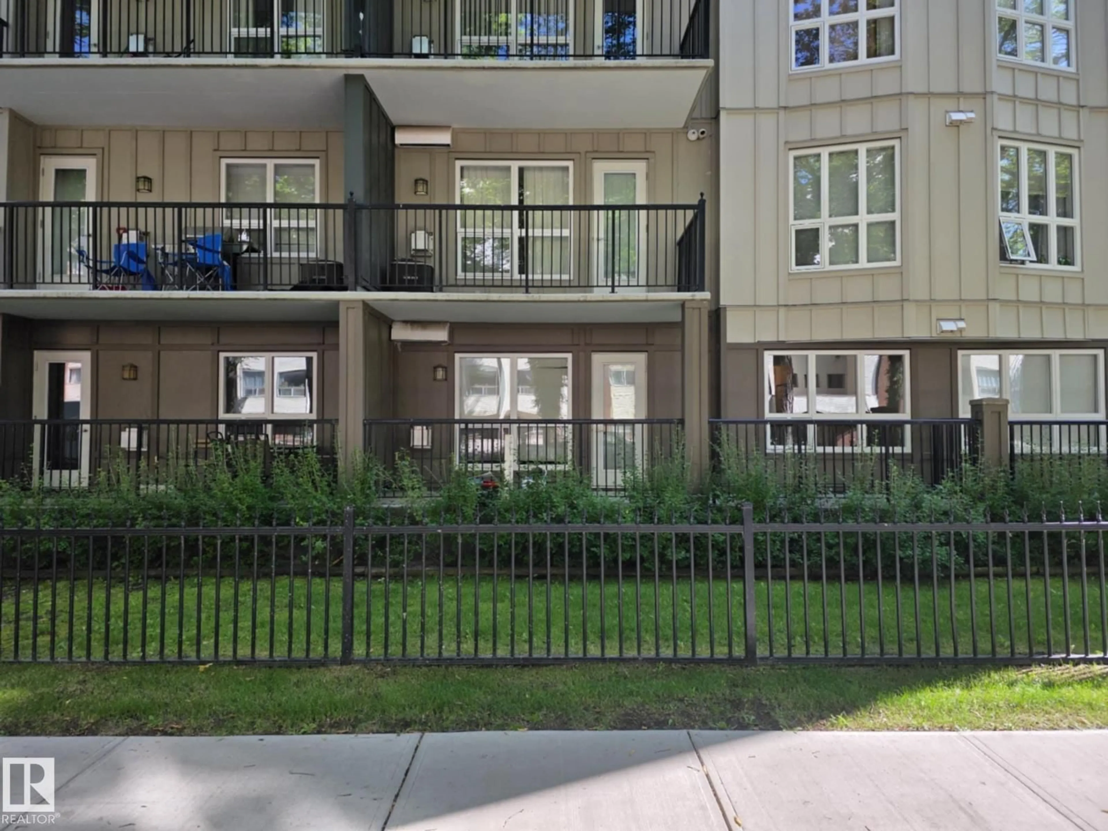 Patio, street for #102 - 11109 84 AV, Edmonton Alberta T6G2W4