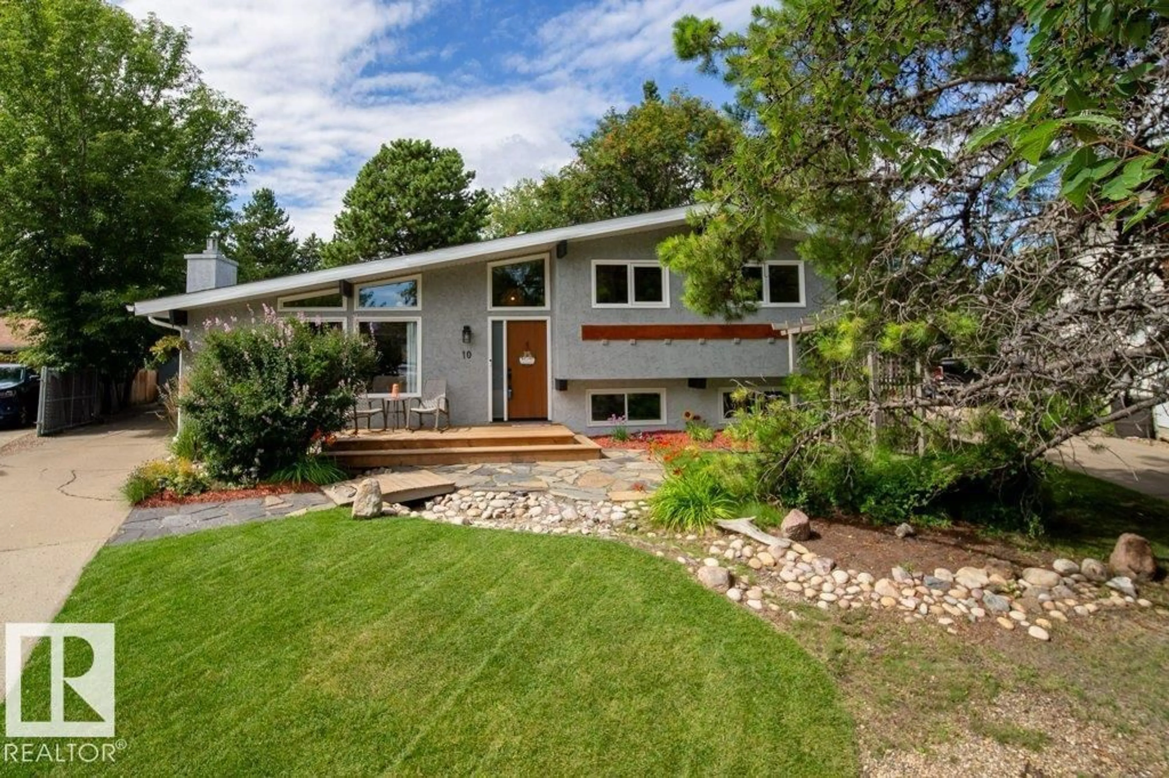 Home with vinyl exterior material, unknown for 10 LAMOUREUX PL, St. Albert Alberta T8N2J4