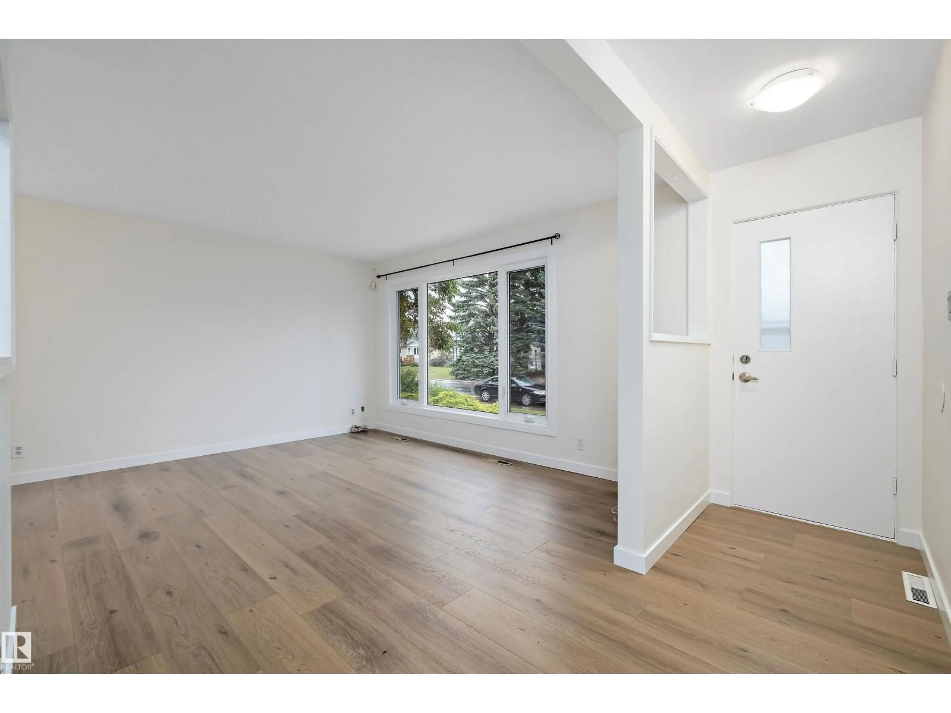 A pic of a room for 8928 147 ST, Edmonton Alberta T5R0Y3