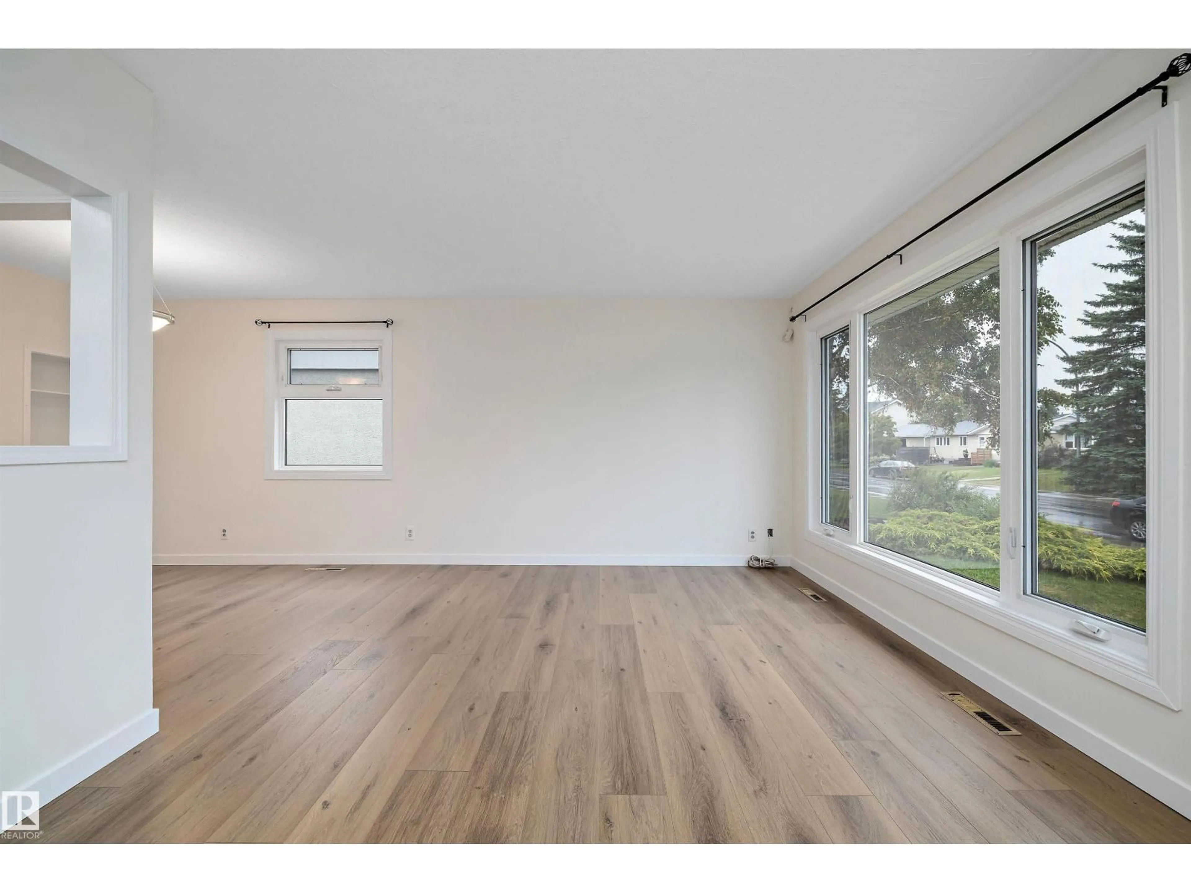 A pic of a room for 8928 147 ST, Edmonton Alberta T5R0Y3