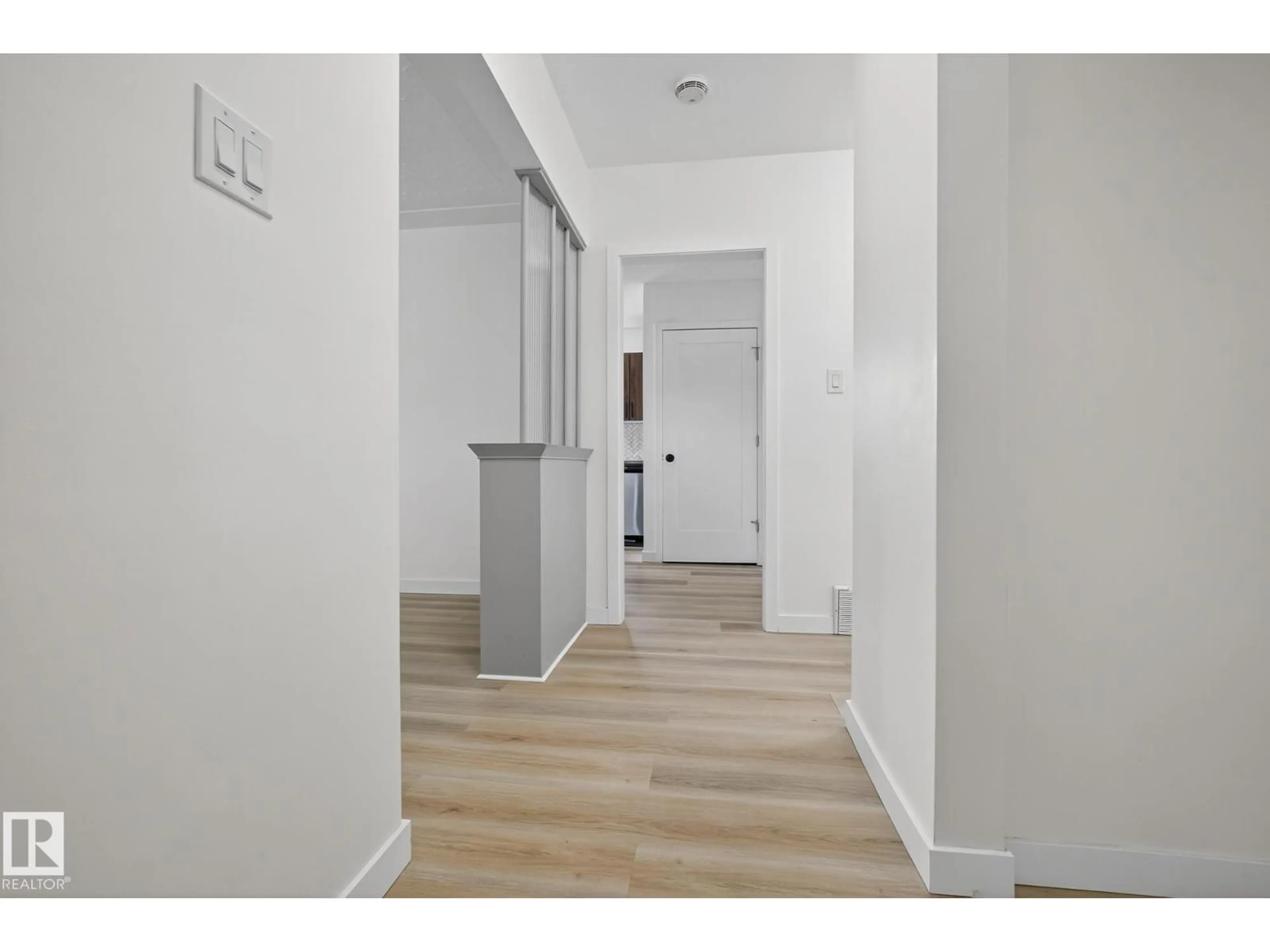 Indoor entryway for NW - 10403 65 AV, Edmonton Alberta T6H1V2