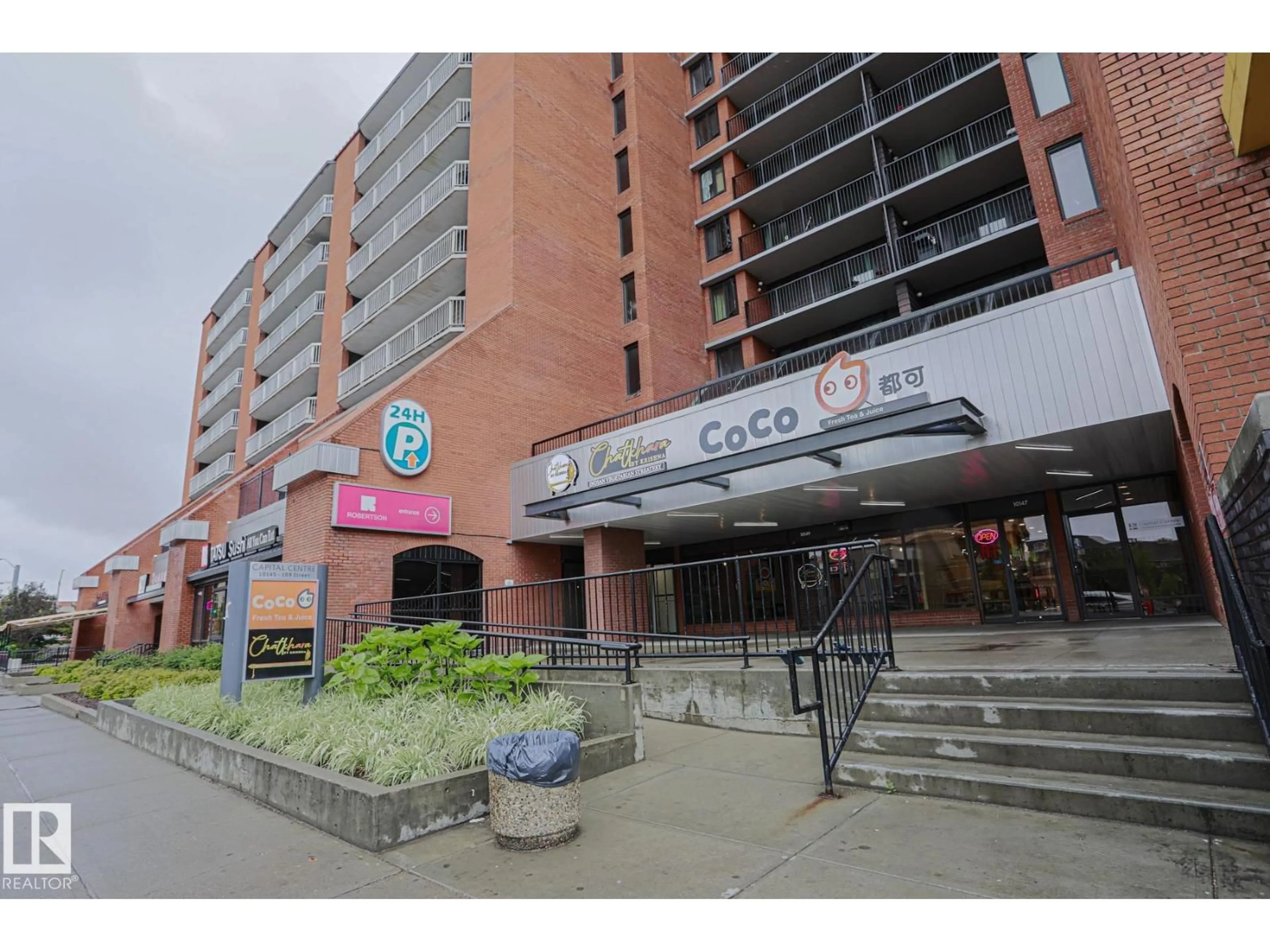 Indoor foyer for 704 - 10145 109 ST NW, Edmonton Alberta T5J3M5