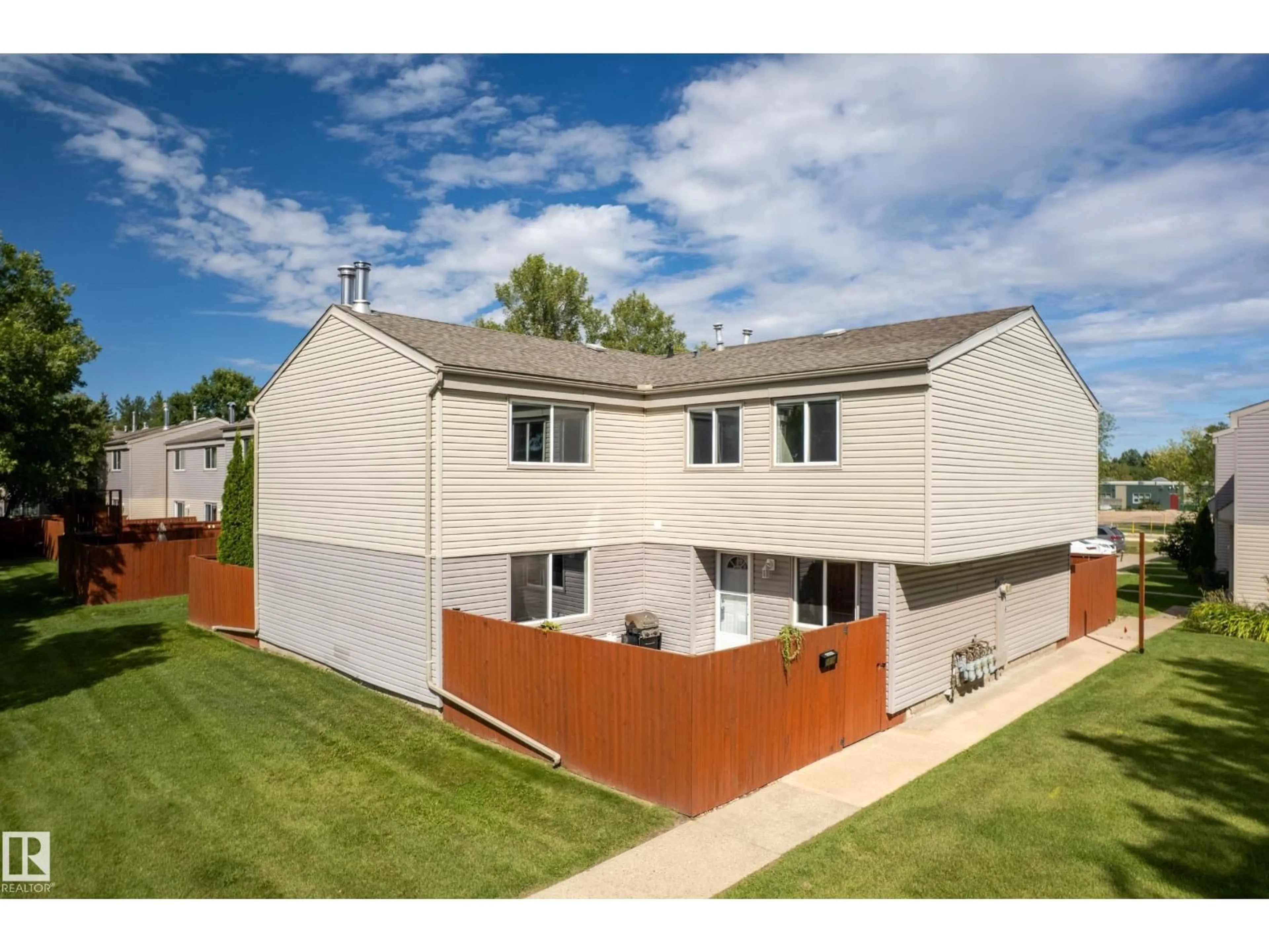 A pic from outside/outdoor area/front of a property/back of a property/a pic from drone, street for NW - 5614 148 ST, Edmonton Alberta T6H4T8