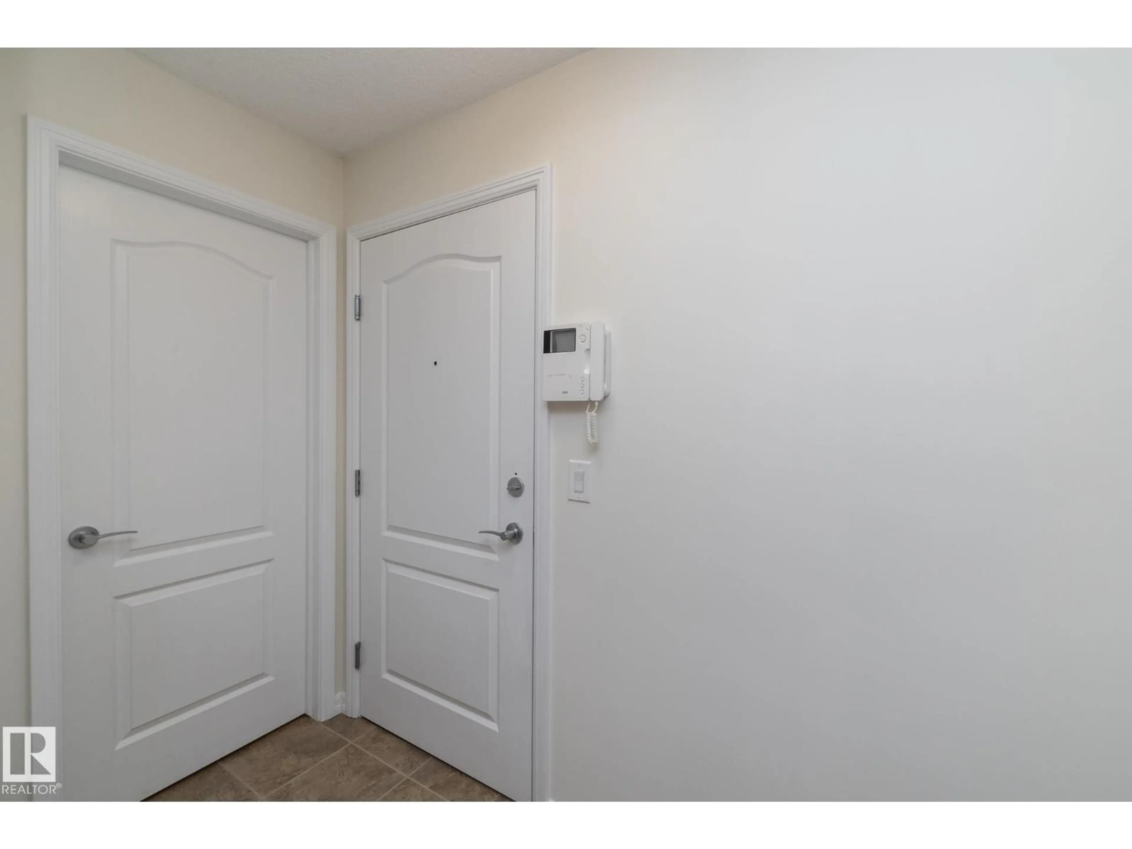 Indoor entryway for 410 - 273 CHARLOTTE WY, Sherwood Park Alberta T8H0N9