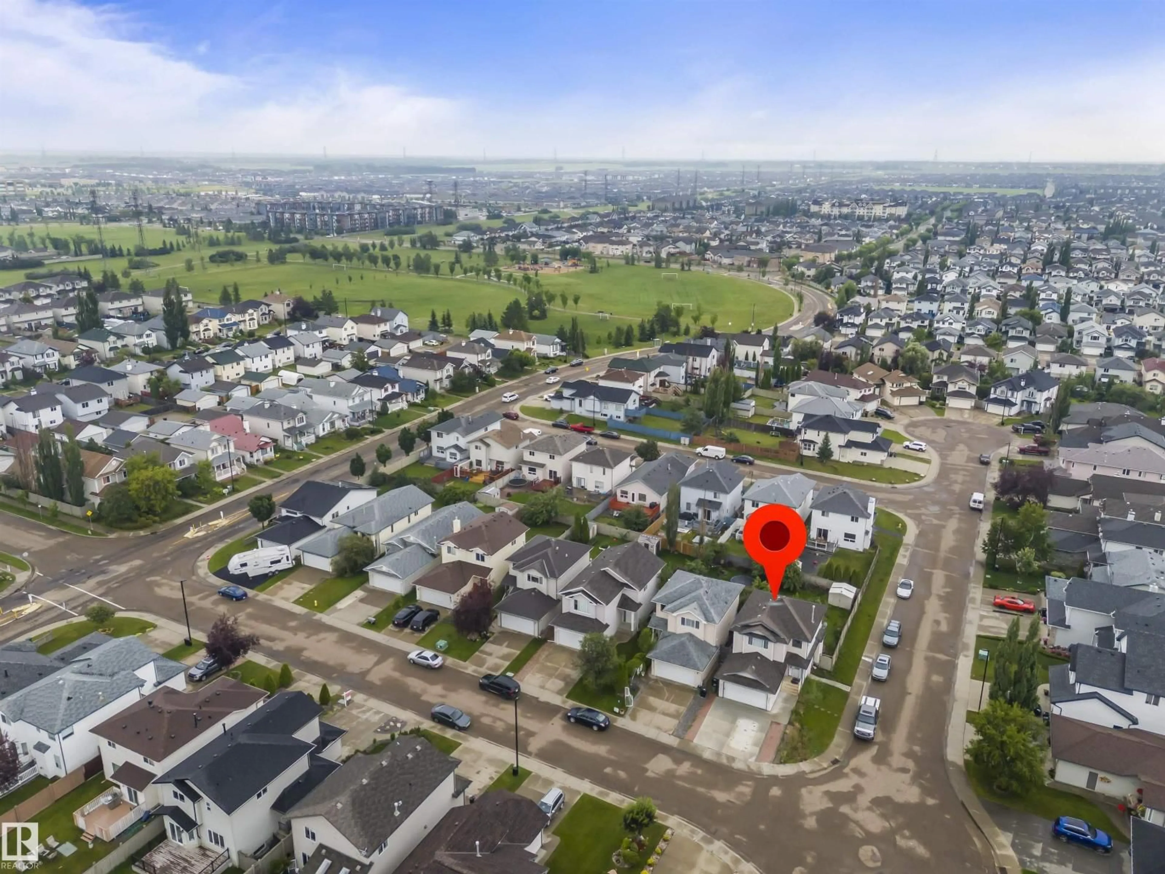 A pic from outside/outdoor area/front of a property/back of a property/a pic from drone, street for 3231 30 AVE NW, Edmonton Alberta T6T1T4