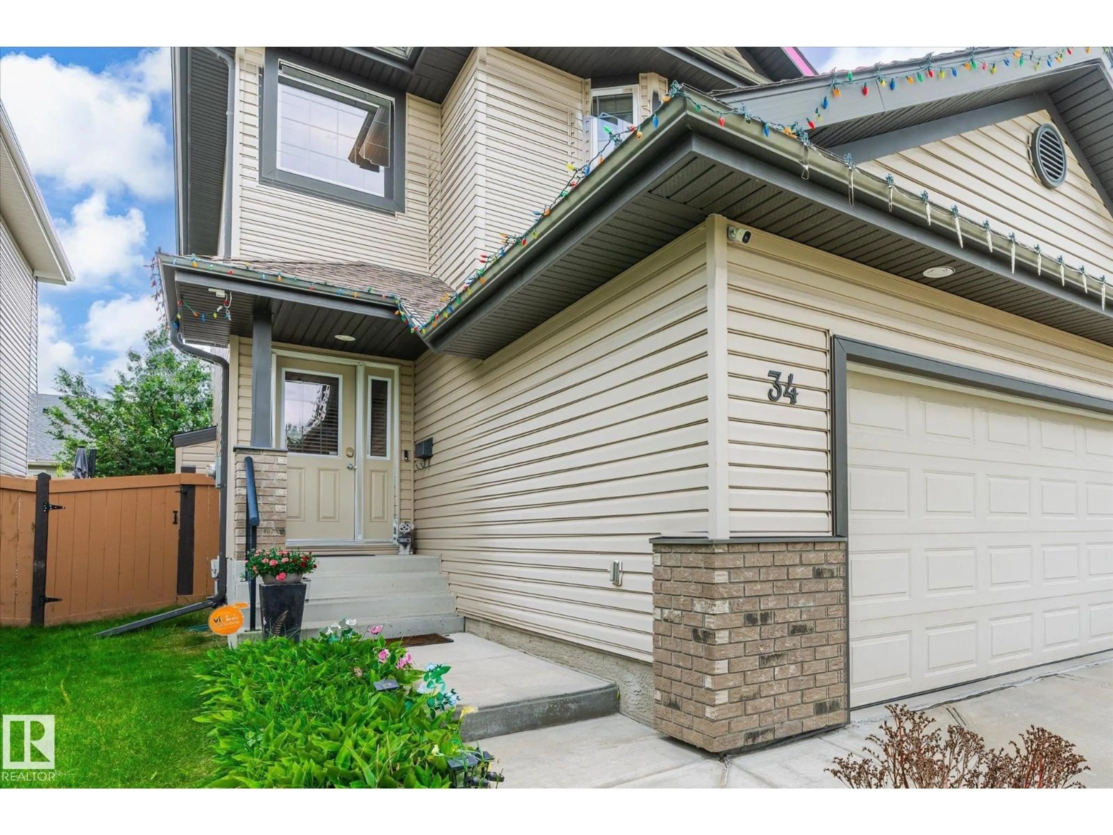 Home with vinyl exterior material, street for 34 NORELLE TERRACE, St. Albert Alberta T8N3V5