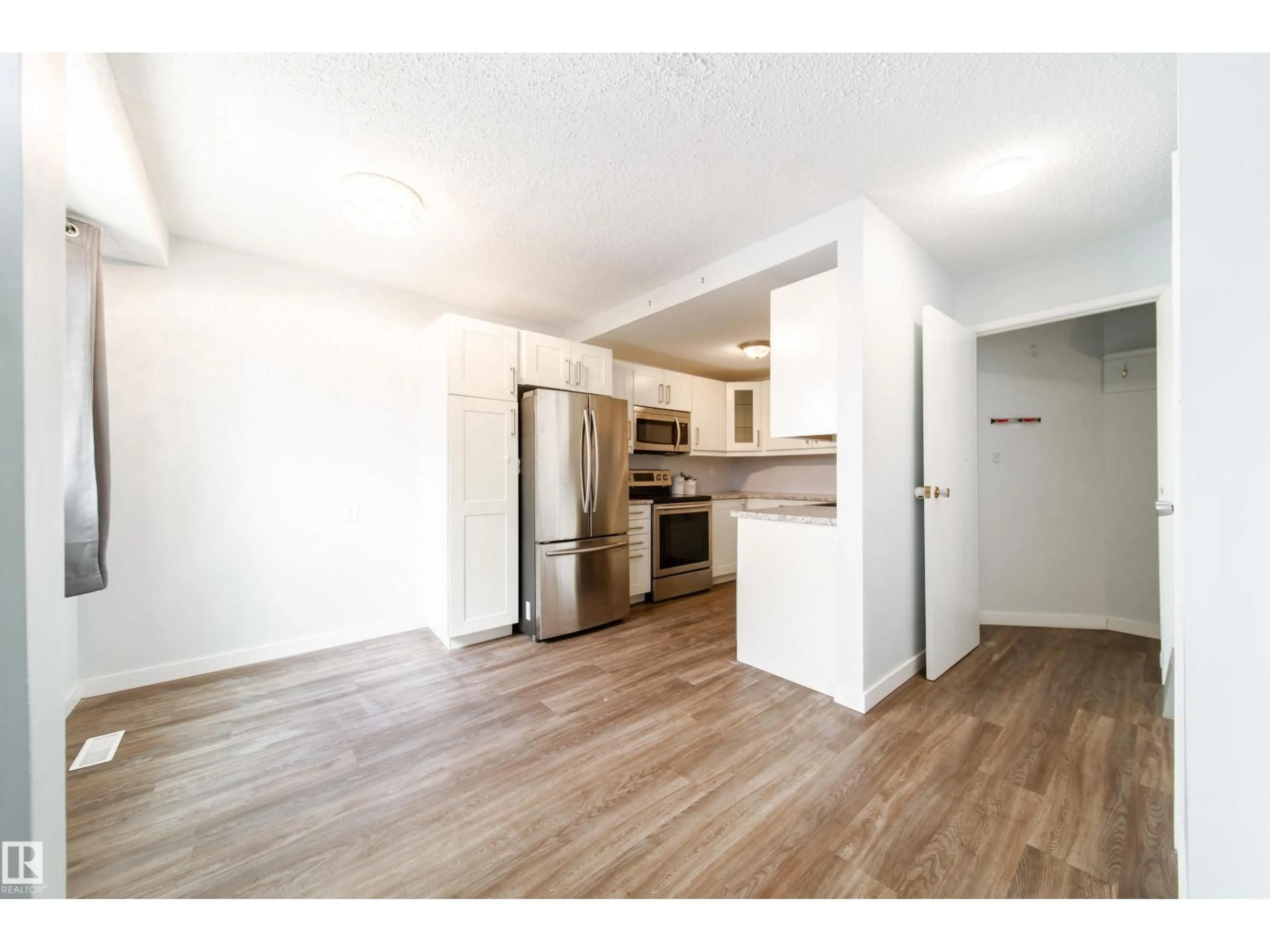 Unknown for 14471 55 ST, Edmonton Alberta T5A3N4