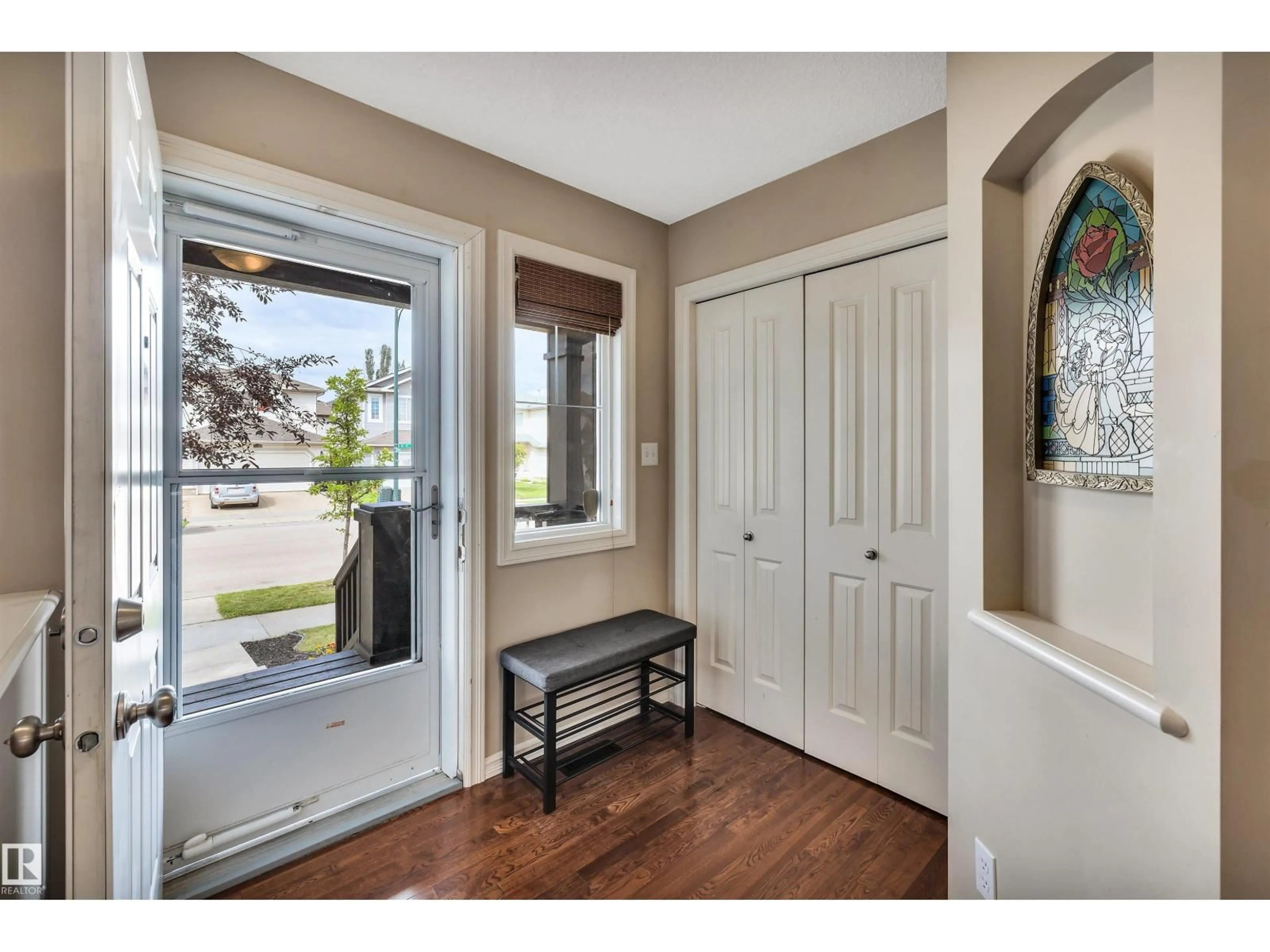 Indoor entryway for 3733 12 ST, Edmonton Alberta T6T0E6