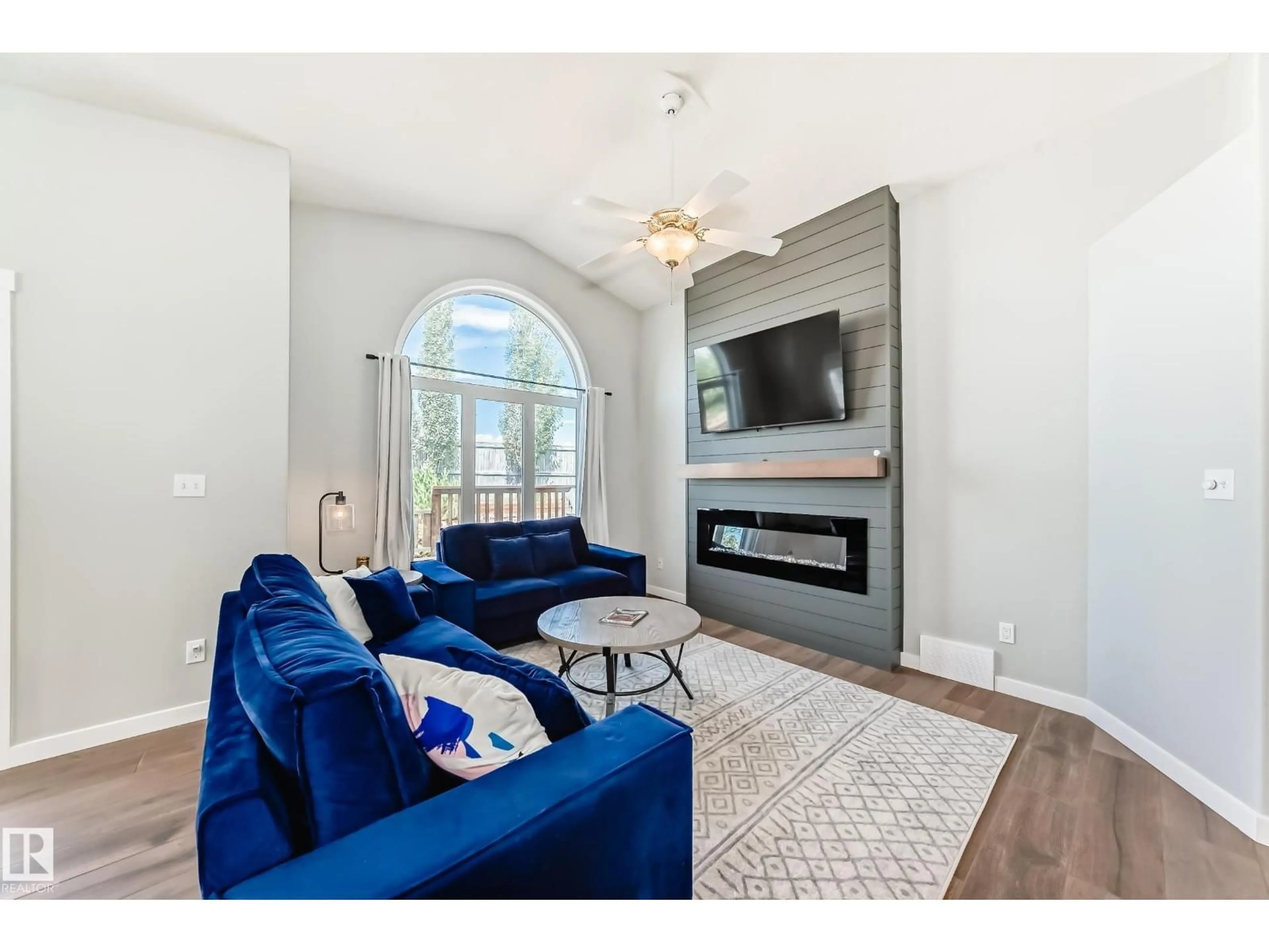 Living room with furniture, unknown for 66 CATALINA DR, Sherwood Park Alberta T8H2B4