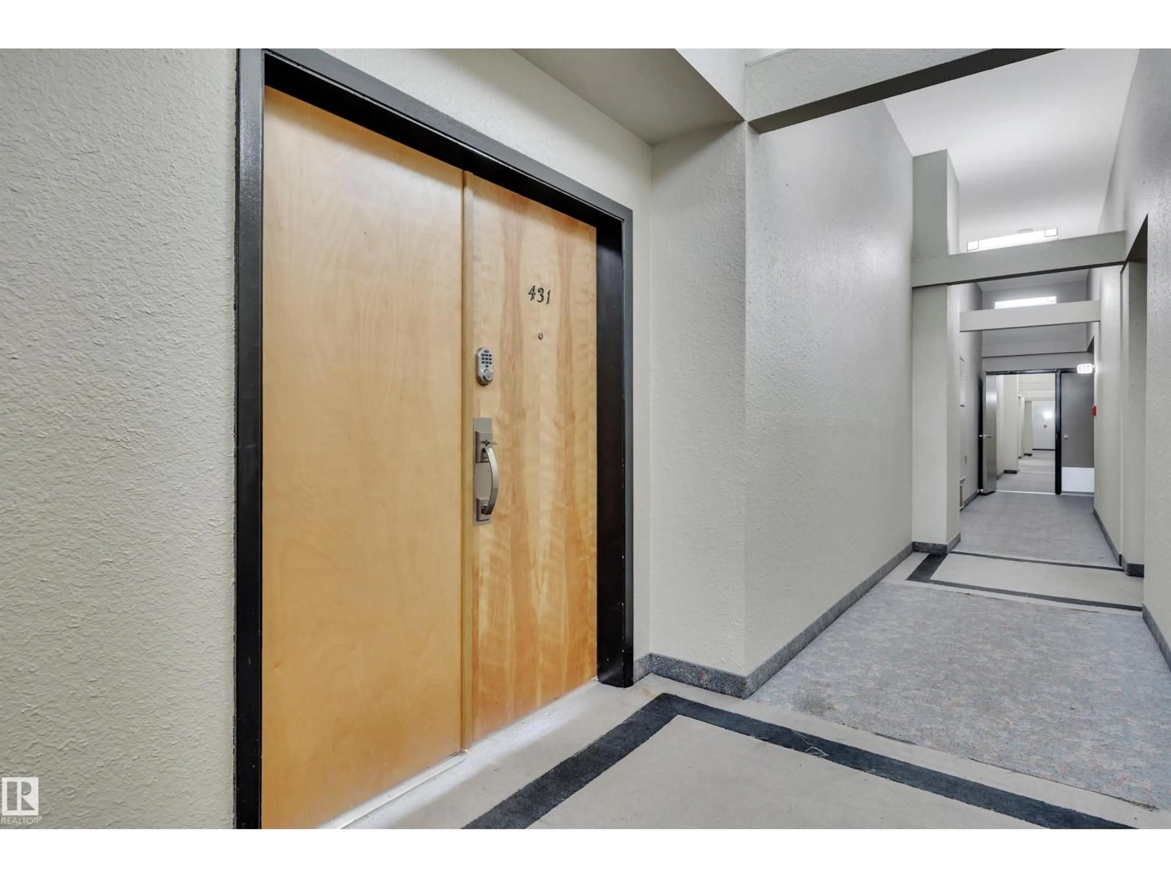 Indoor foyer for 4404 - 431 122 ST, Edmonton Alberta T6J4A9