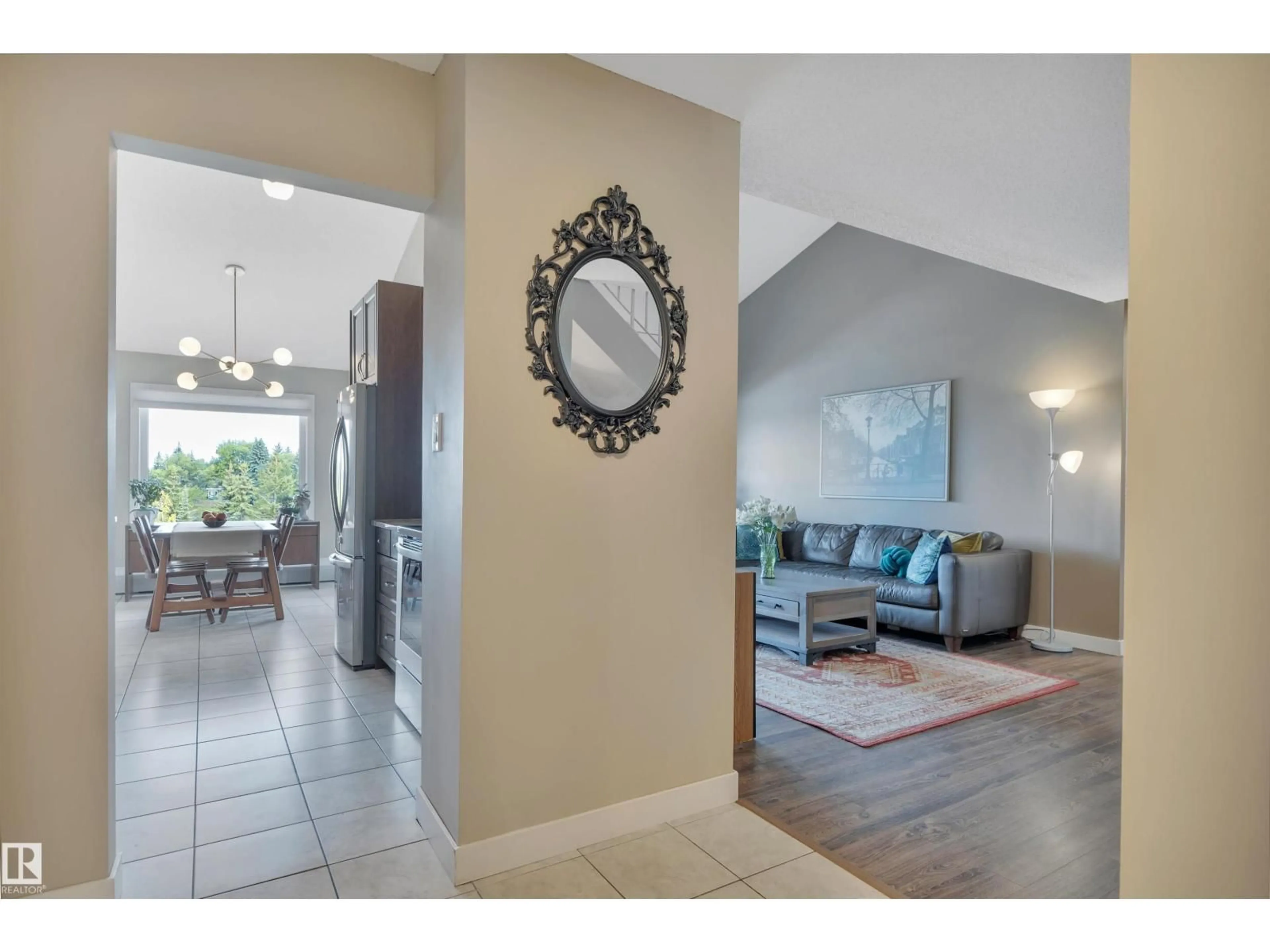 Indoor entryway for 4404 - 431 122 ST, Edmonton Alberta T6J4A9