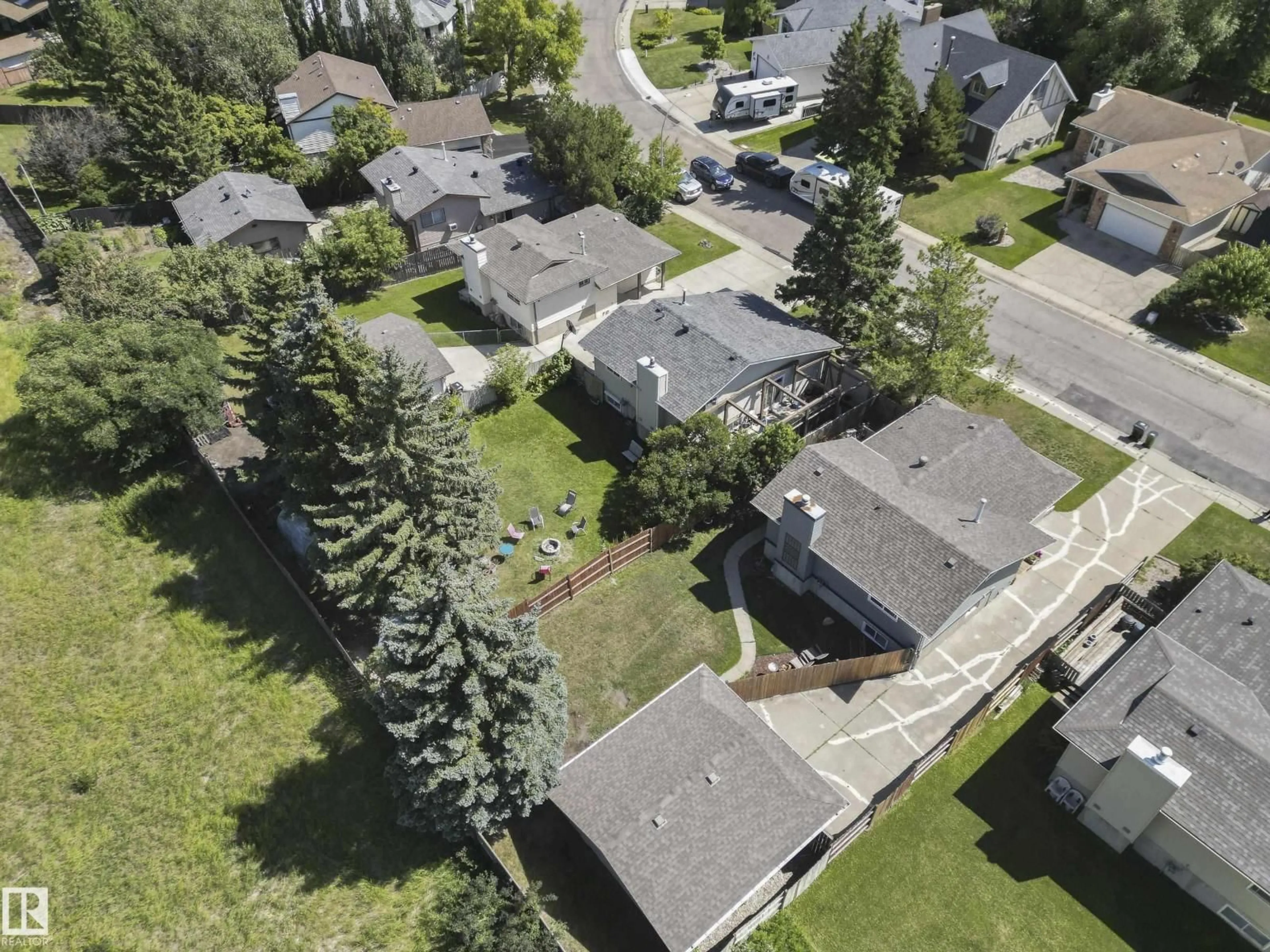 A pic from outside/outdoor area/front of a property/back of a property/a pic from drone, street for 18522 99A AV, Edmonton Alberta T5T3P5