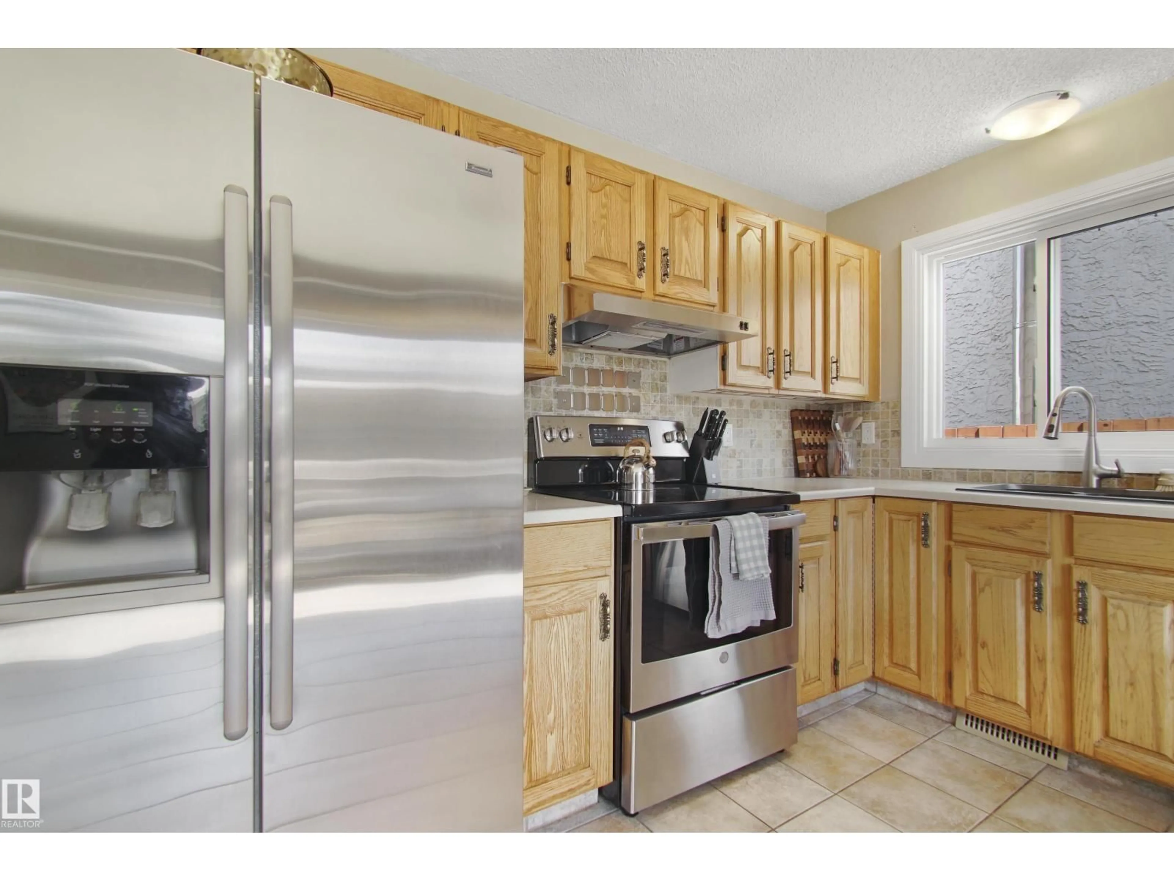 Standard kitchen, unknown for 3519 28 AV, Edmonton Alberta T6L3Y5