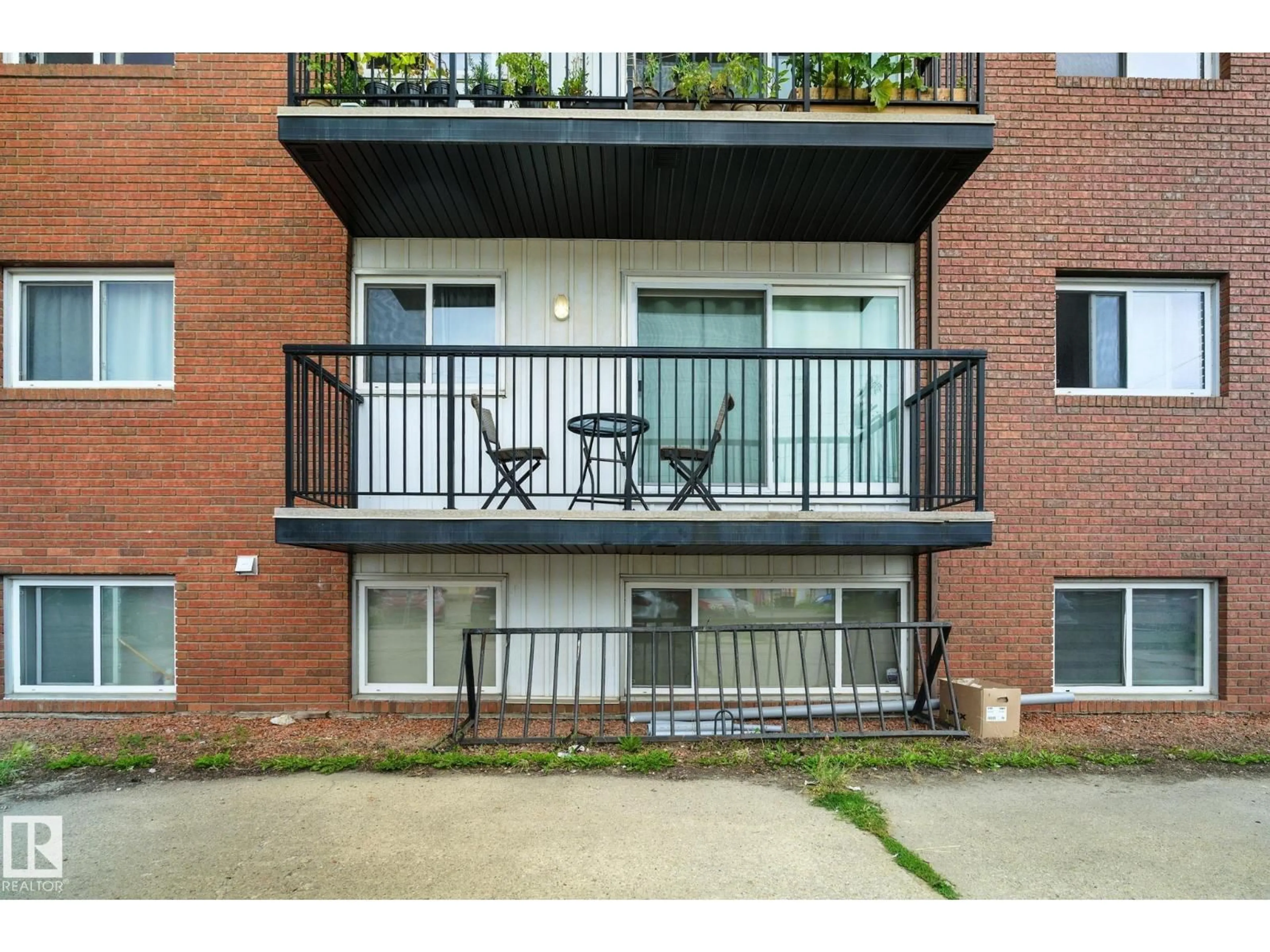Patio, street for 202 - 10149 83 AV, Edmonton Alberta T6E2C5