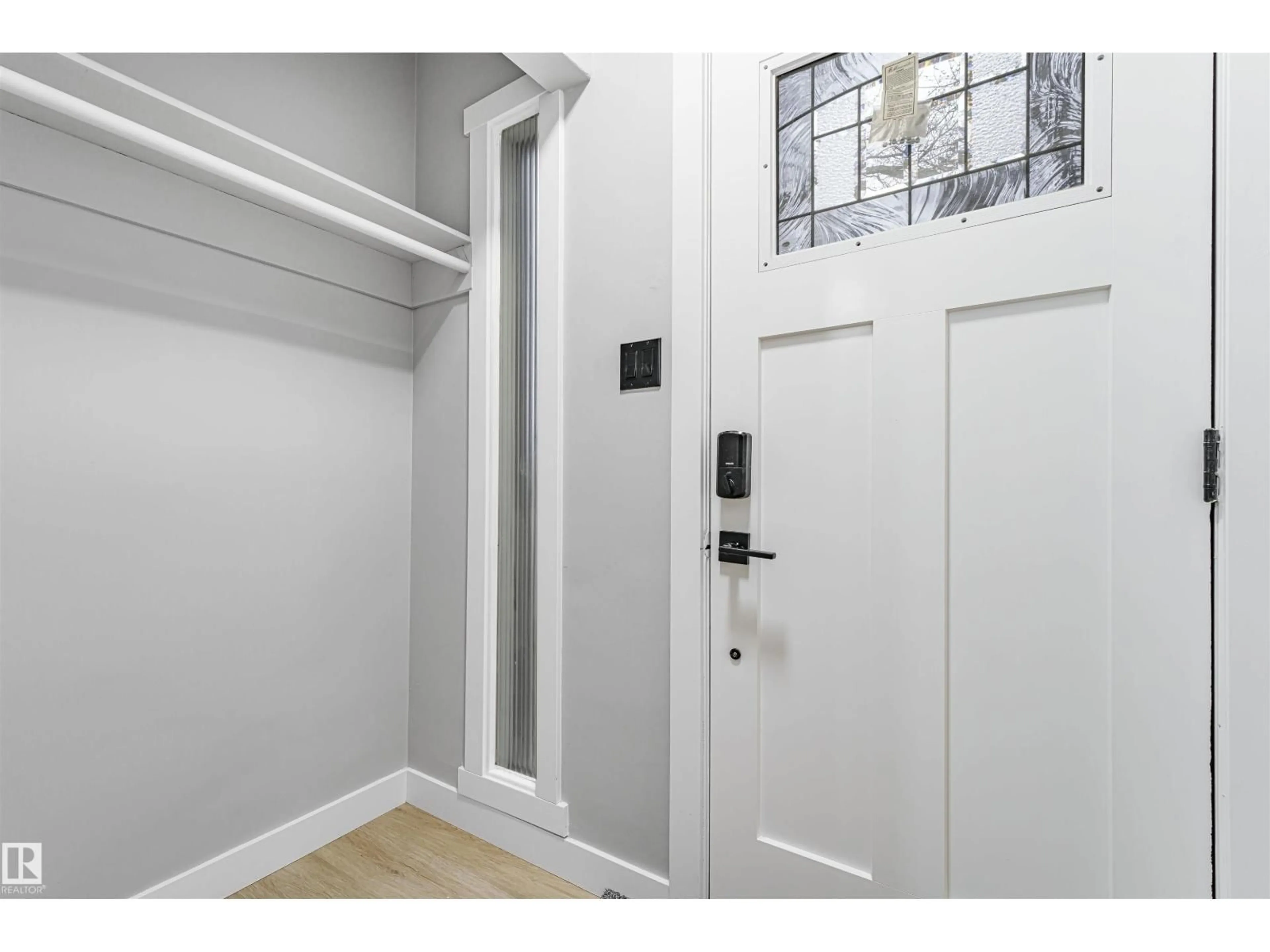 Indoor entryway for 12319 96 ST, Edmonton Alberta T5G1W4