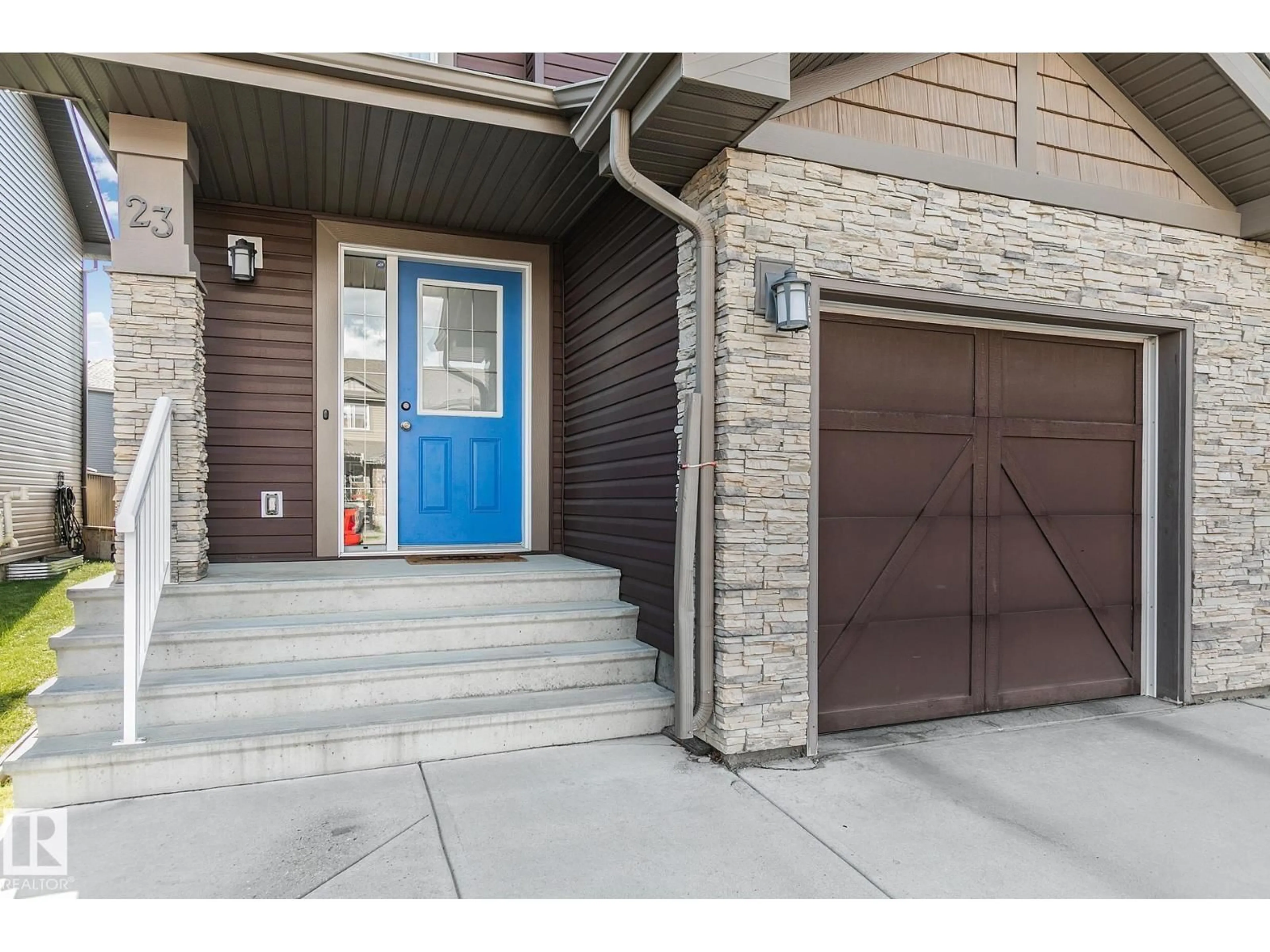 Indoor entryway for 23 PETER STREET, Spruce Grove Alberta T7X0R4
