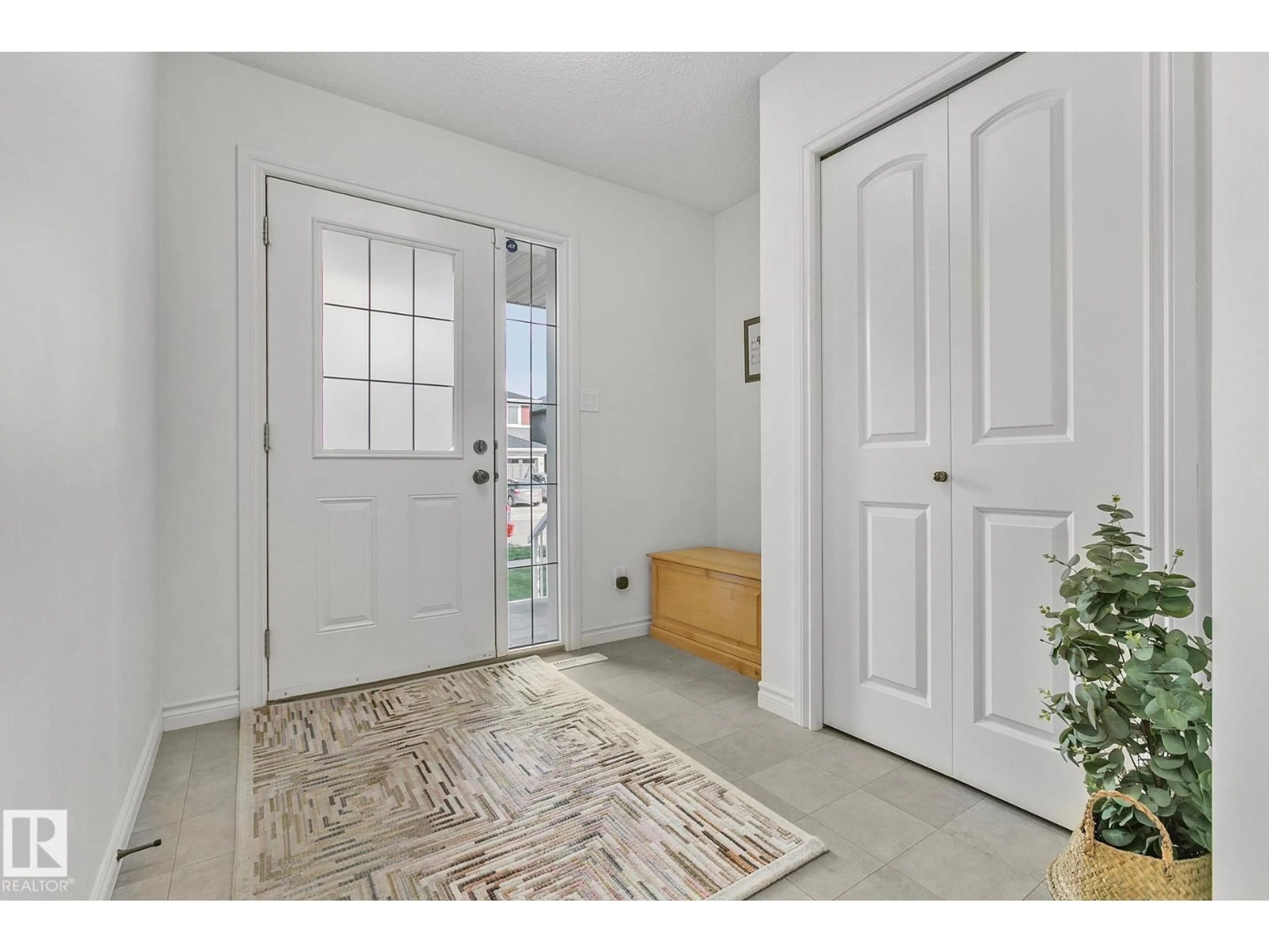 Indoor entryway for 23 PETER STREET, Spruce Grove Alberta T7X0R4