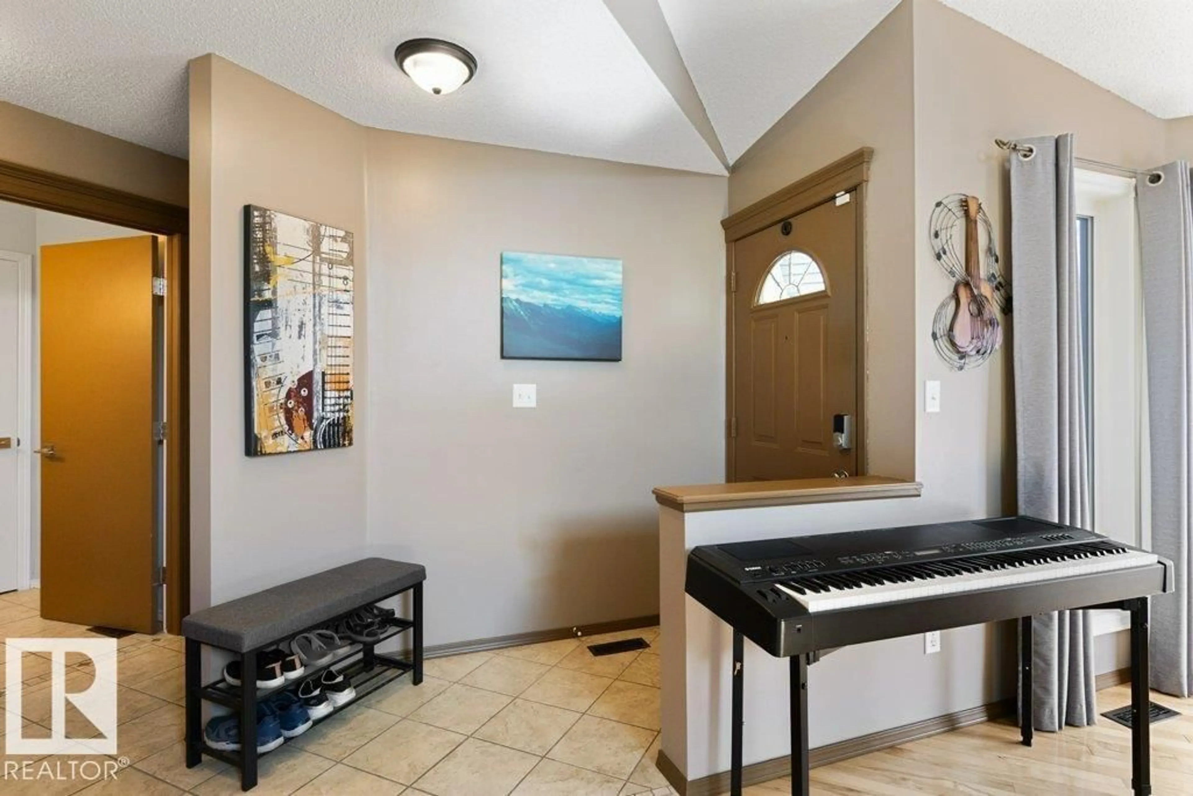 Indoor foyer for 47 LILAC CR, Sherwood Park Alberta T8A2N1