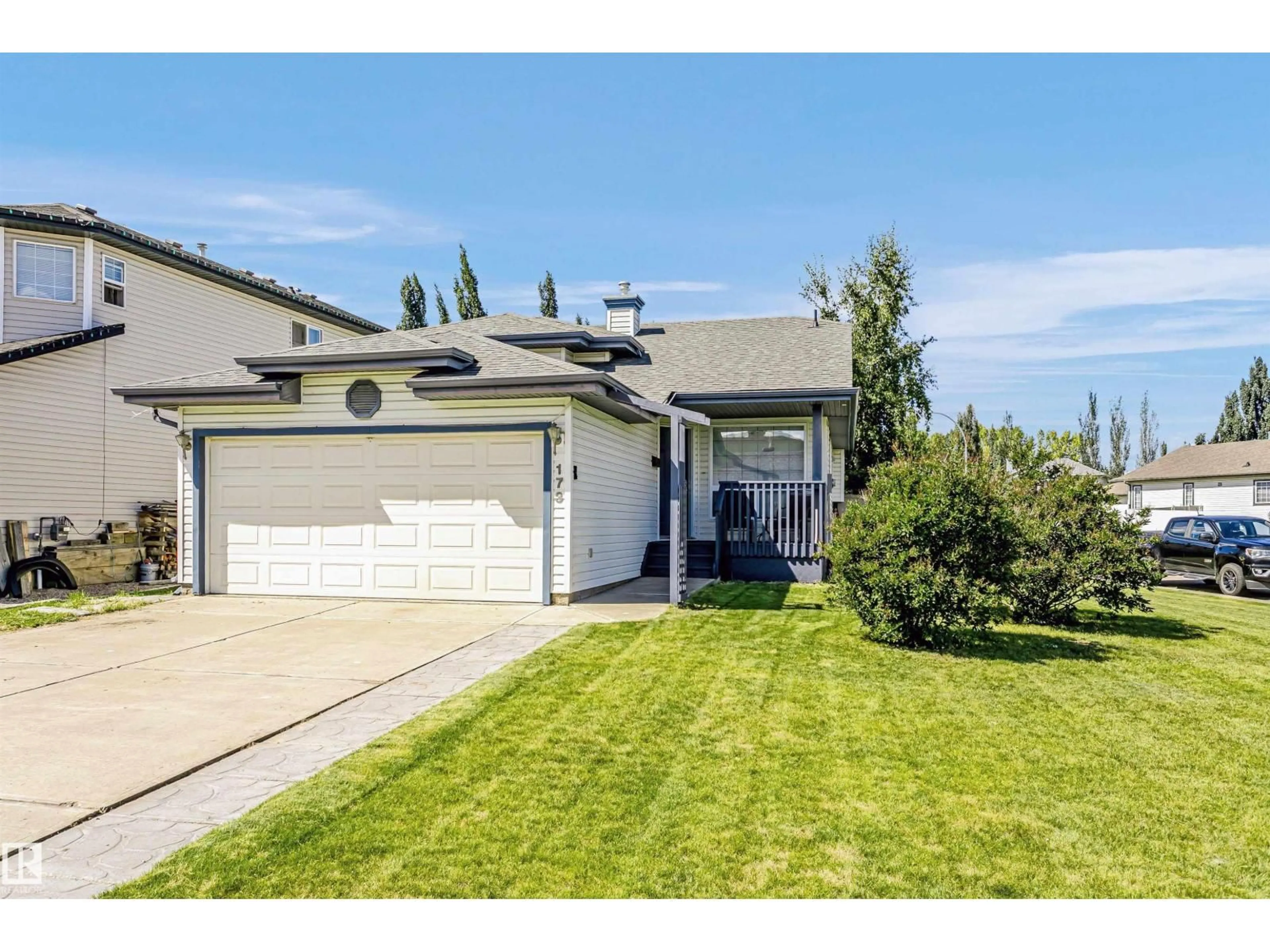 Home with vinyl exterior material, street for 173 LAKEWOOD DR, Spruce Grove Alberta T7X4K3