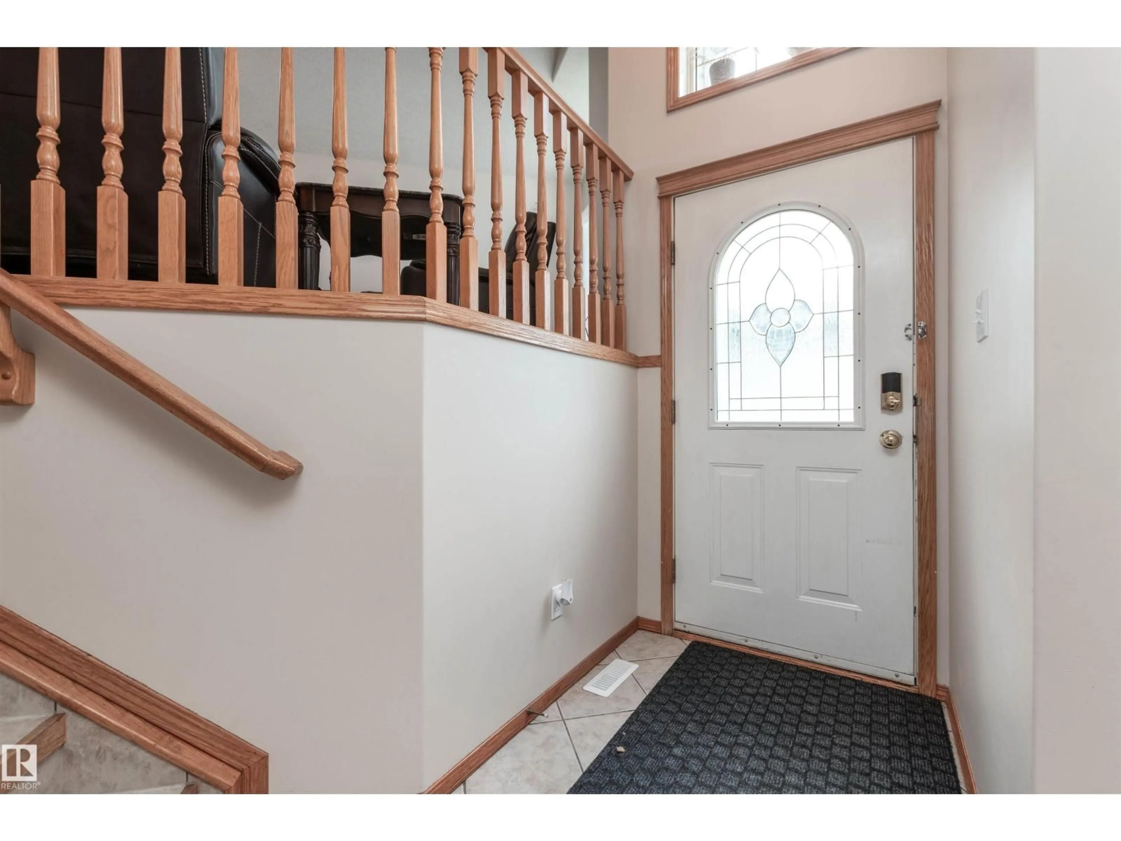 Indoor entryway for 6704 166 AV, Edmonton Alberta T5Z3P7
