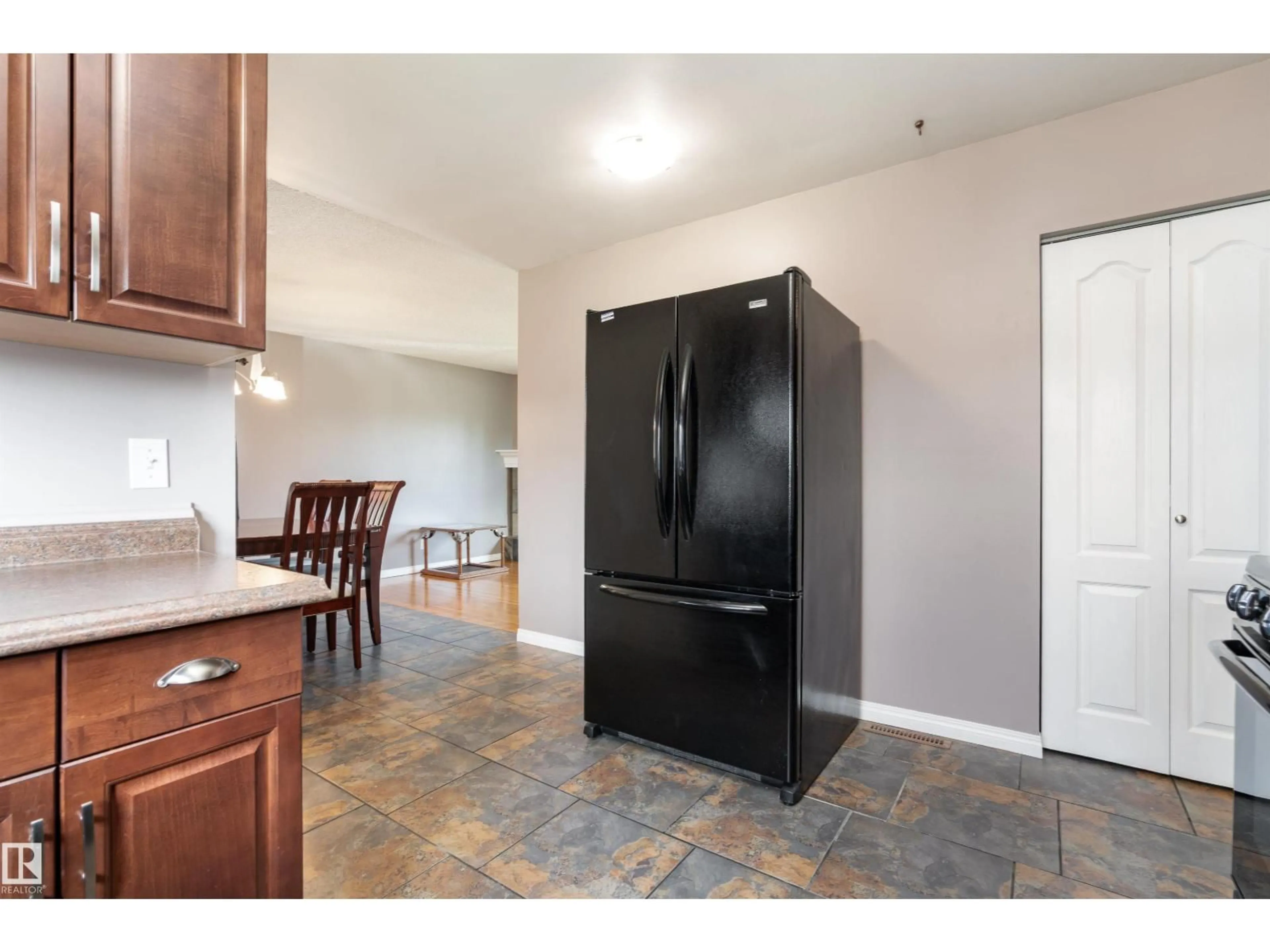 Standard kitchen, unknown for 13712 63 ST, Edmonton Alberta T5R1R3