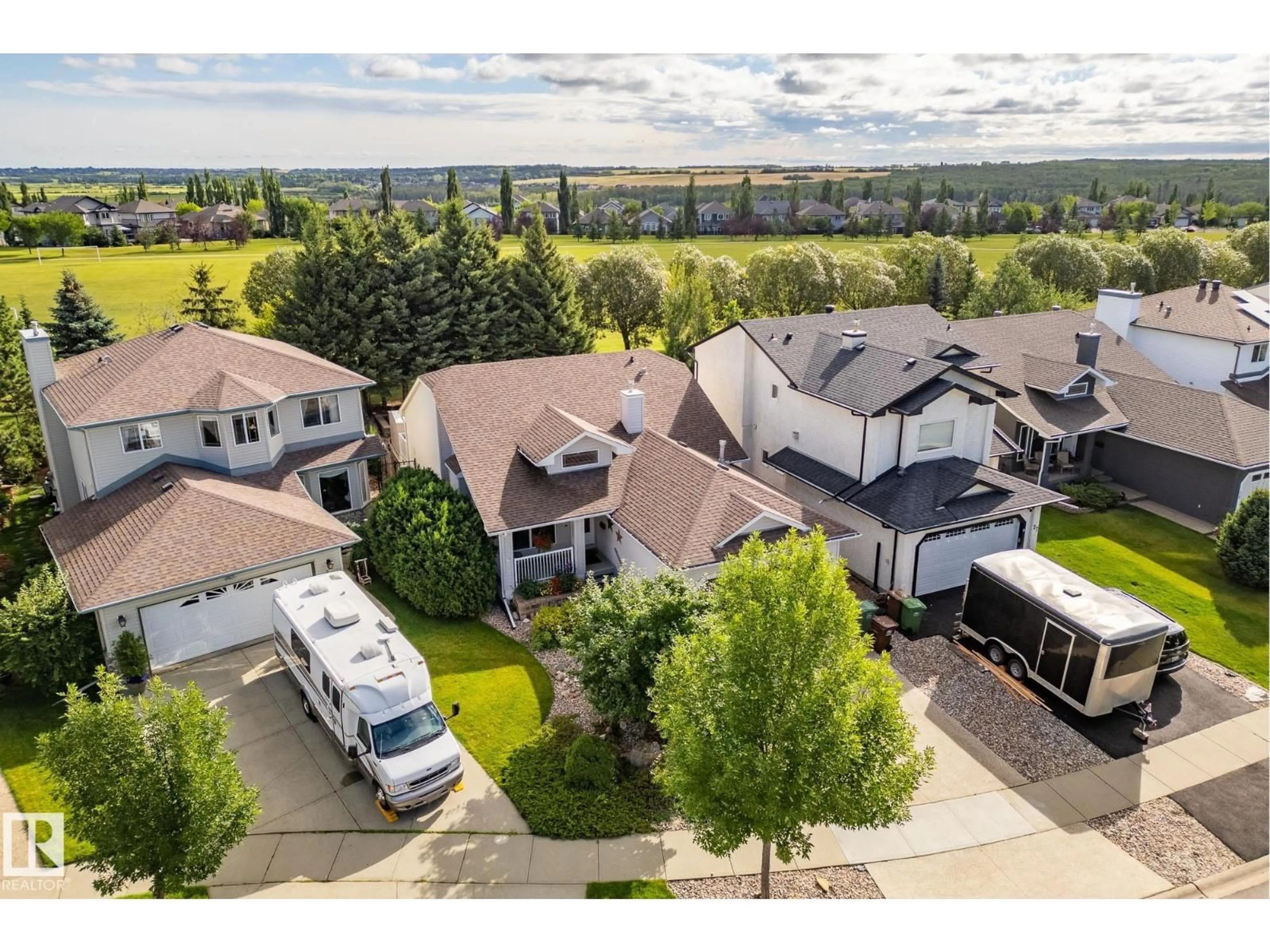 A pic from outside/outdoor area/front of a property/back of a property/a pic from drone, street for 26 OSBORNE CL, St. Albert Alberta T8N6T1