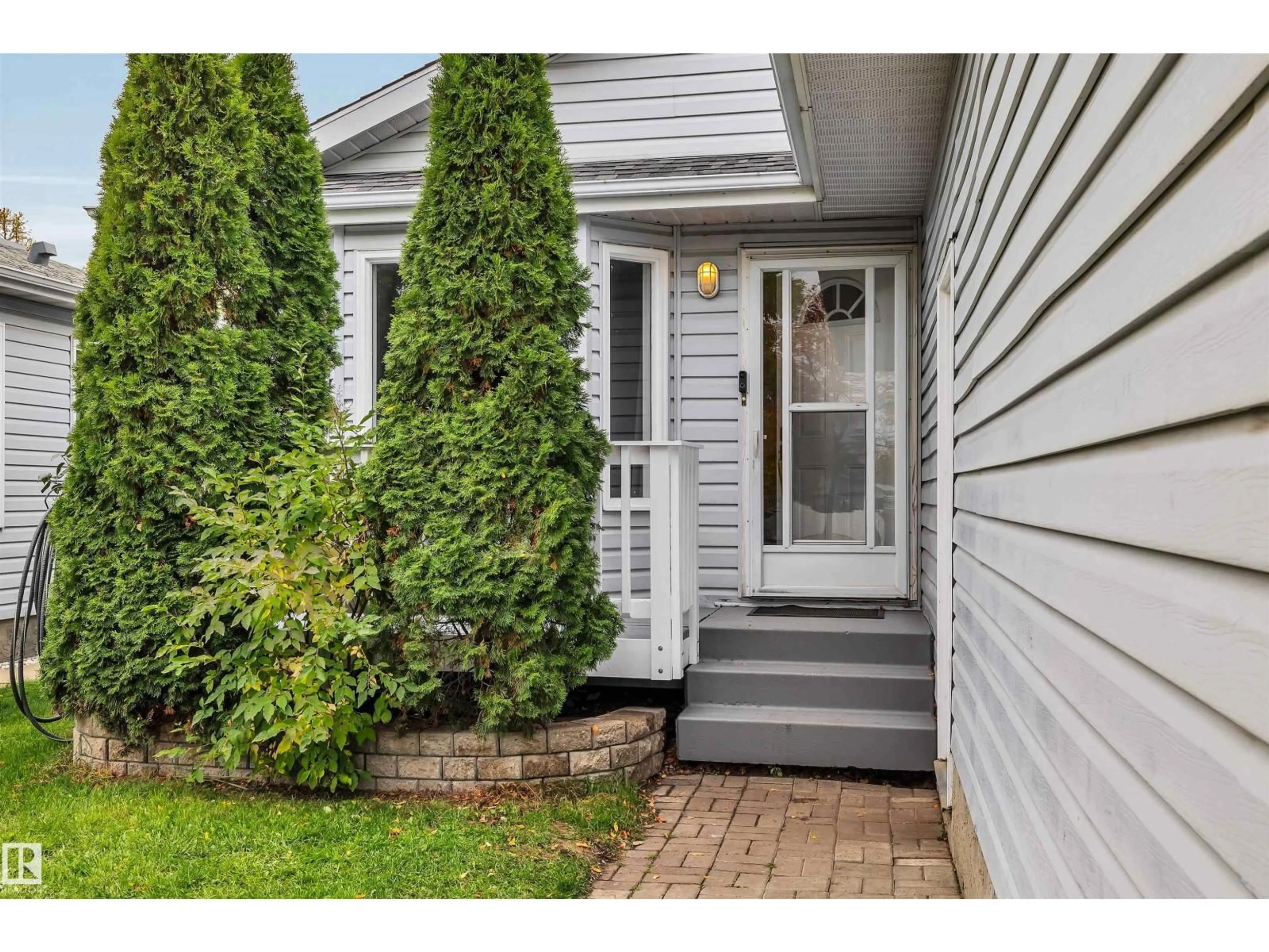 Indoor entryway for 9111 168 AV, Edmonton Alberta T5Z2W1