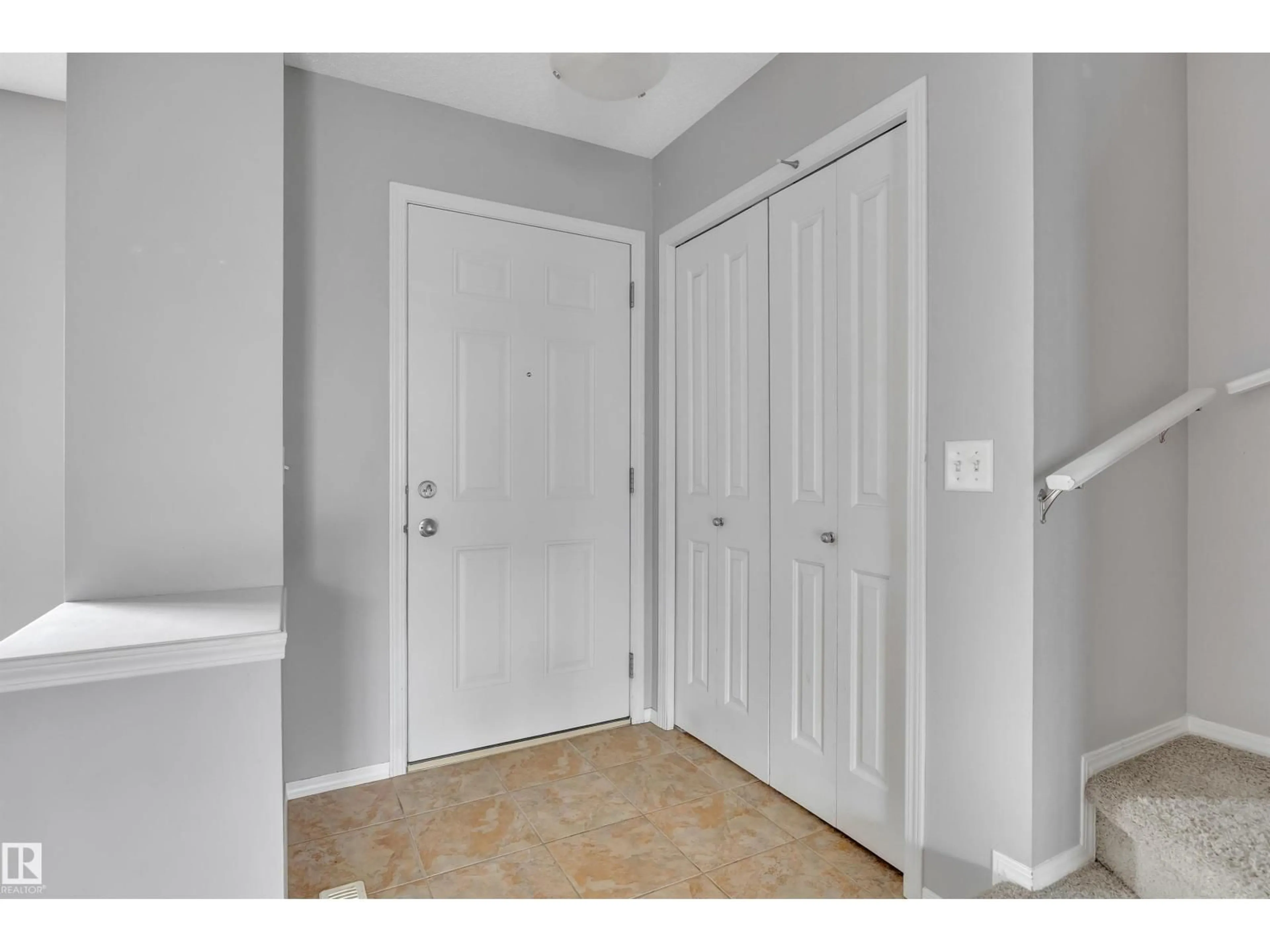 Indoor entryway for NW - 6014 213 ST, Edmonton Alberta T6M0H7