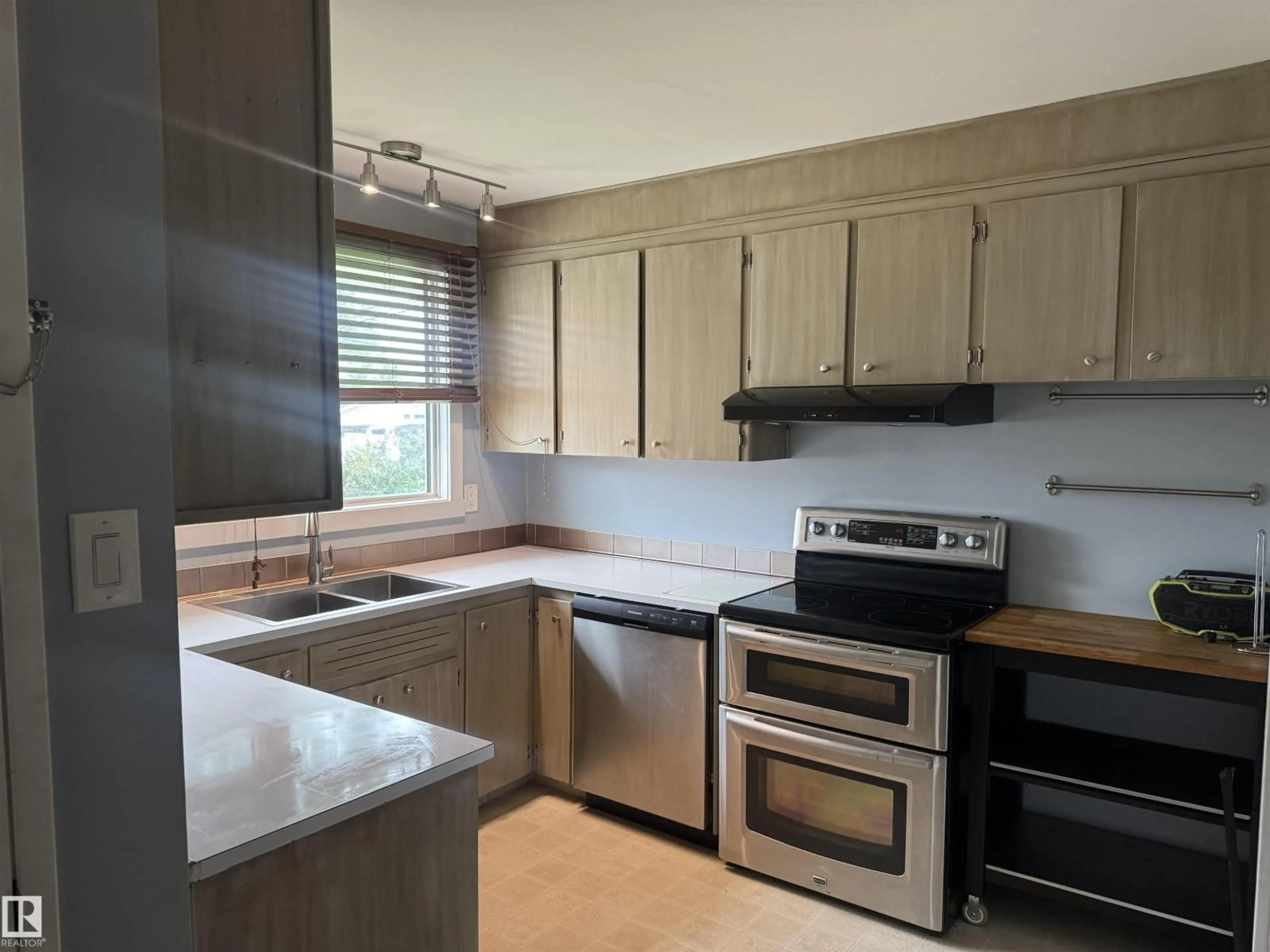 Standard kitchen, wood/laminate floor for 8806 168 ST, Edmonton Alberta T5R2V5