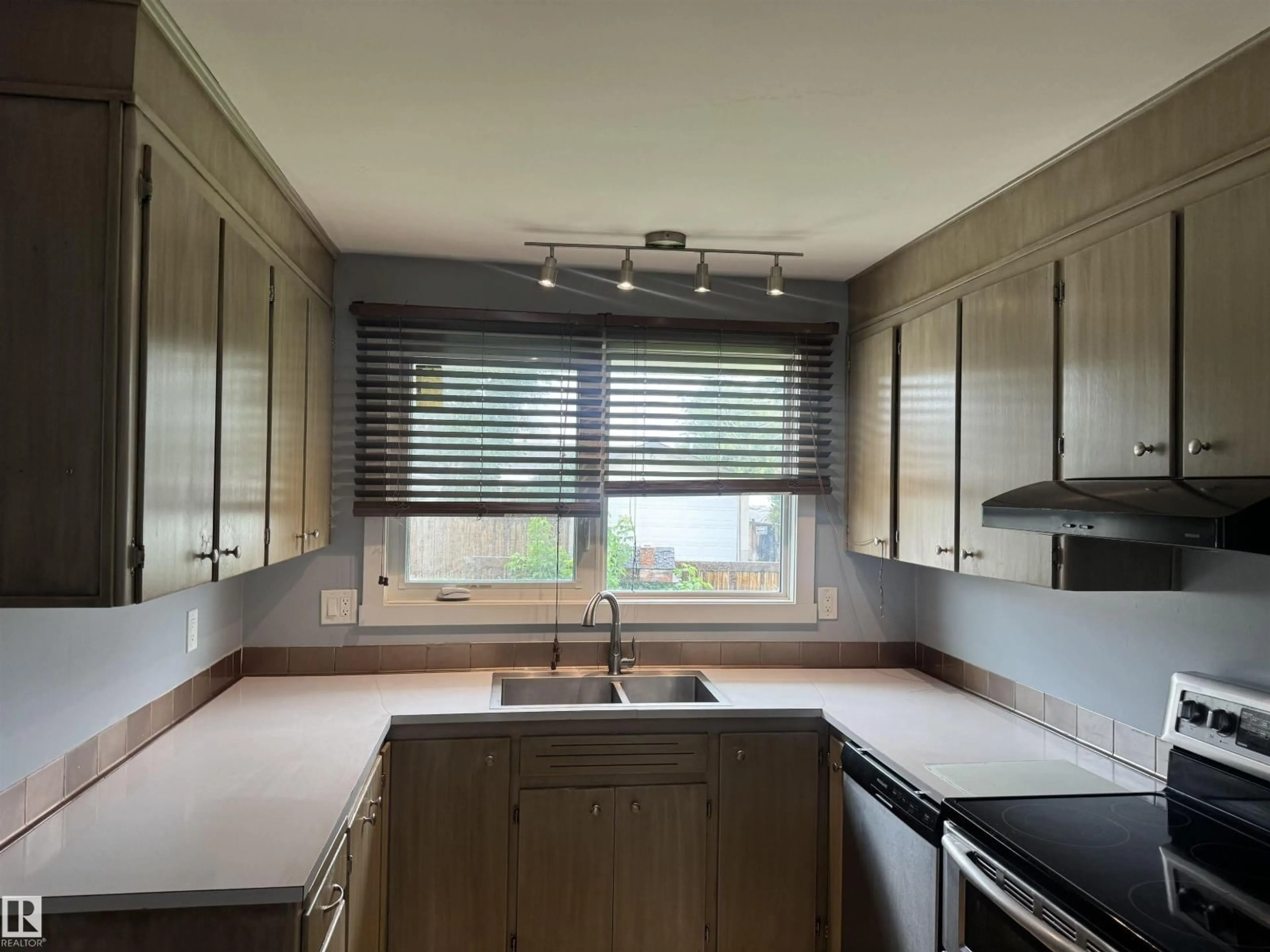 Standard kitchen, wood/laminate floor for 8806 168 ST, Edmonton Alberta T5R2V5