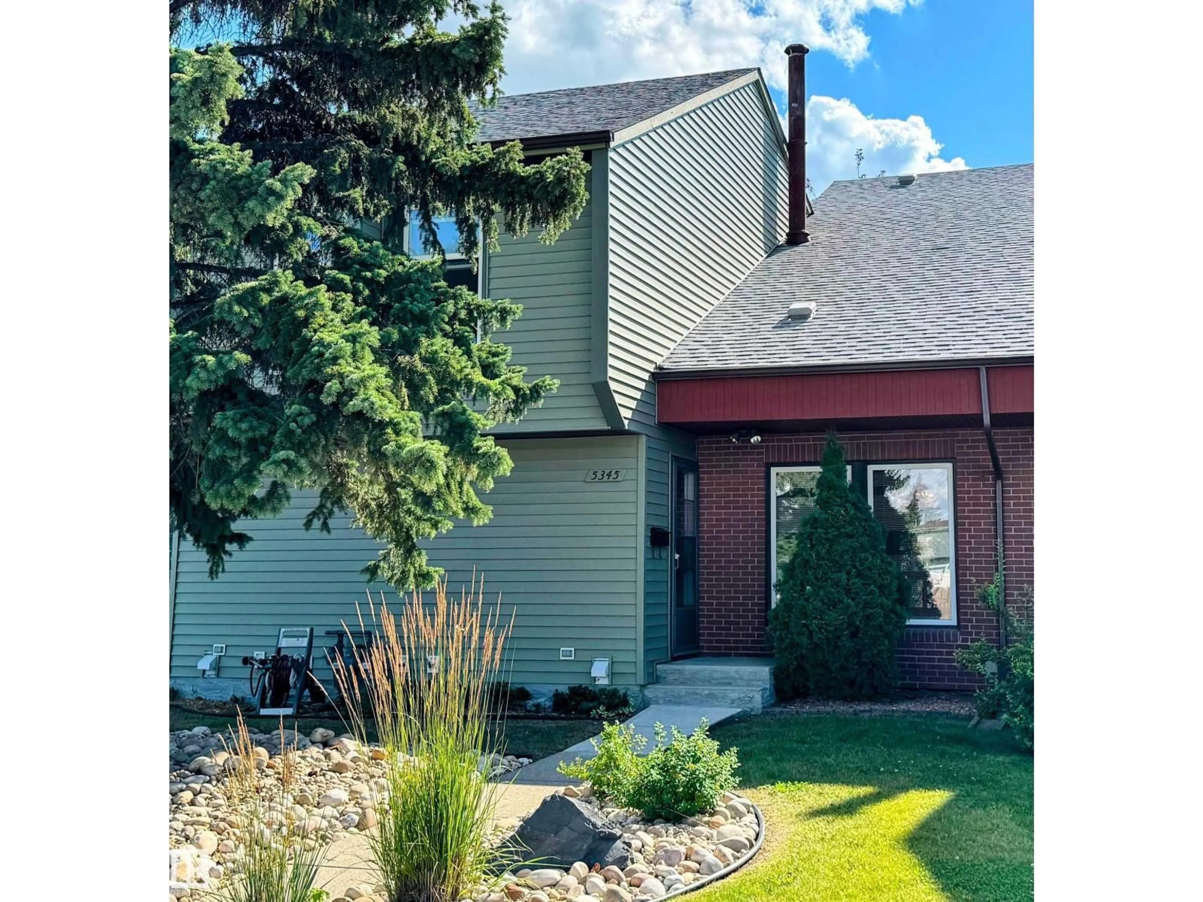 Home with vinyl exterior material, street for 5345 HILL VIEW CR, Edmonton Alberta T6L1V9