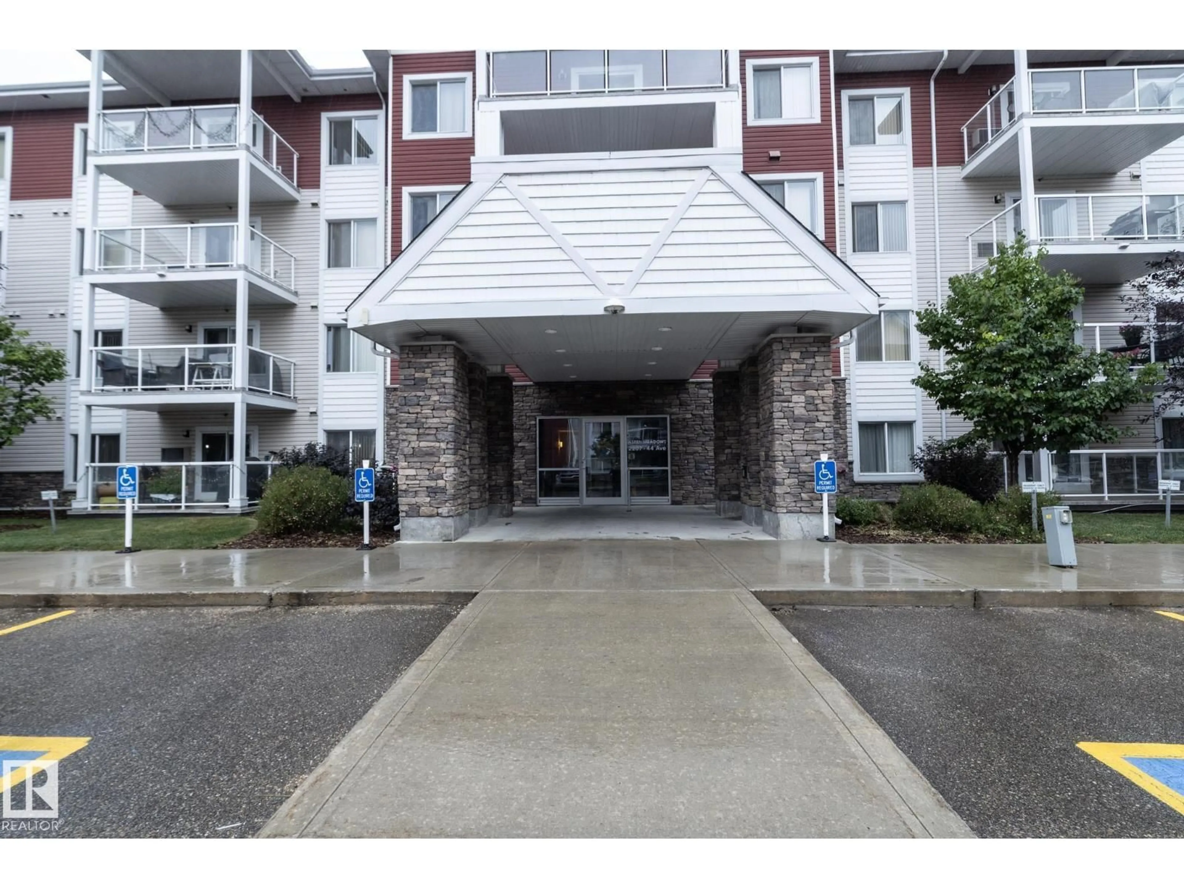 Indoor foyer for #402 - 2207 44 AV, Edmonton Alberta T6T0T2