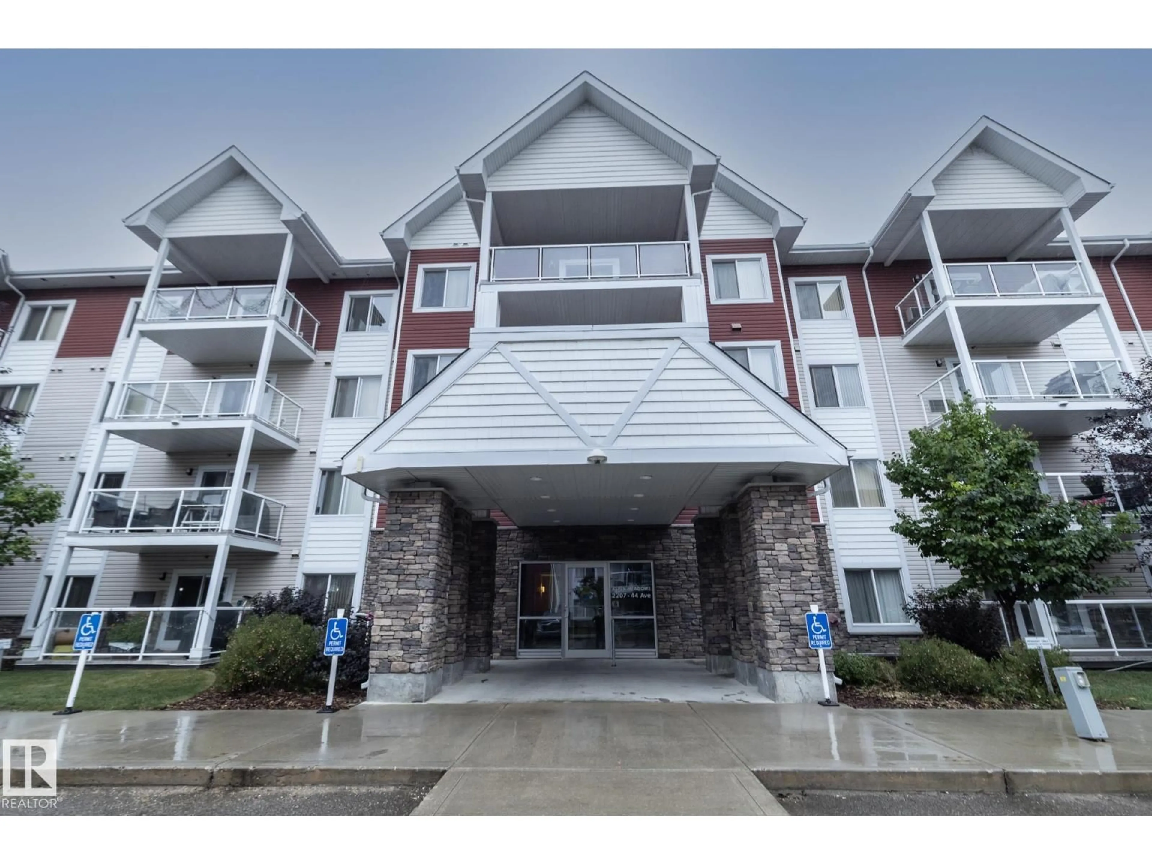 Indoor foyer for #402 - 2207 44 AV, Edmonton Alberta T6T0T2