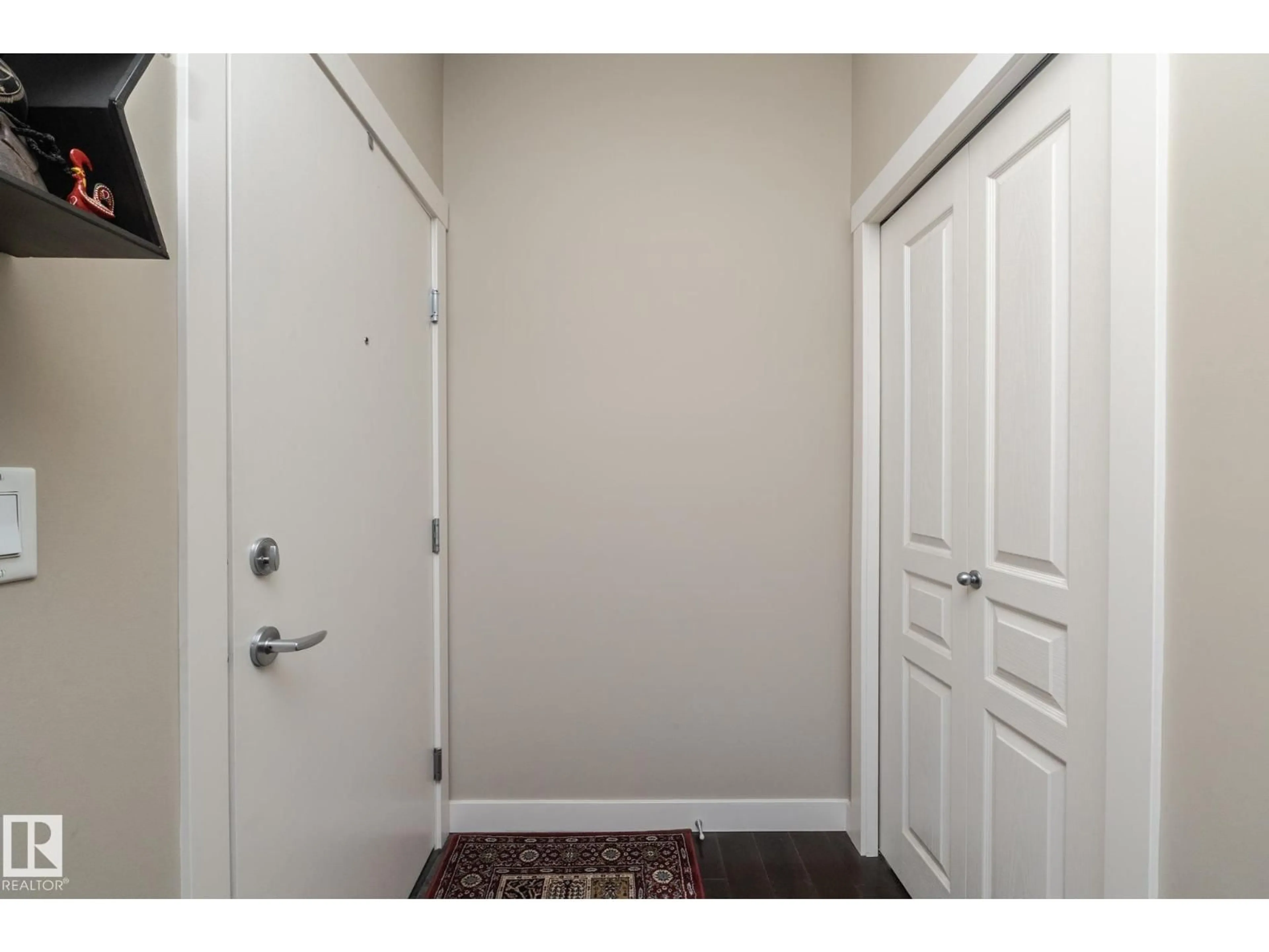 Indoor entryway for #402 - 2207 44 AV, Edmonton Alberta T6T0T2
