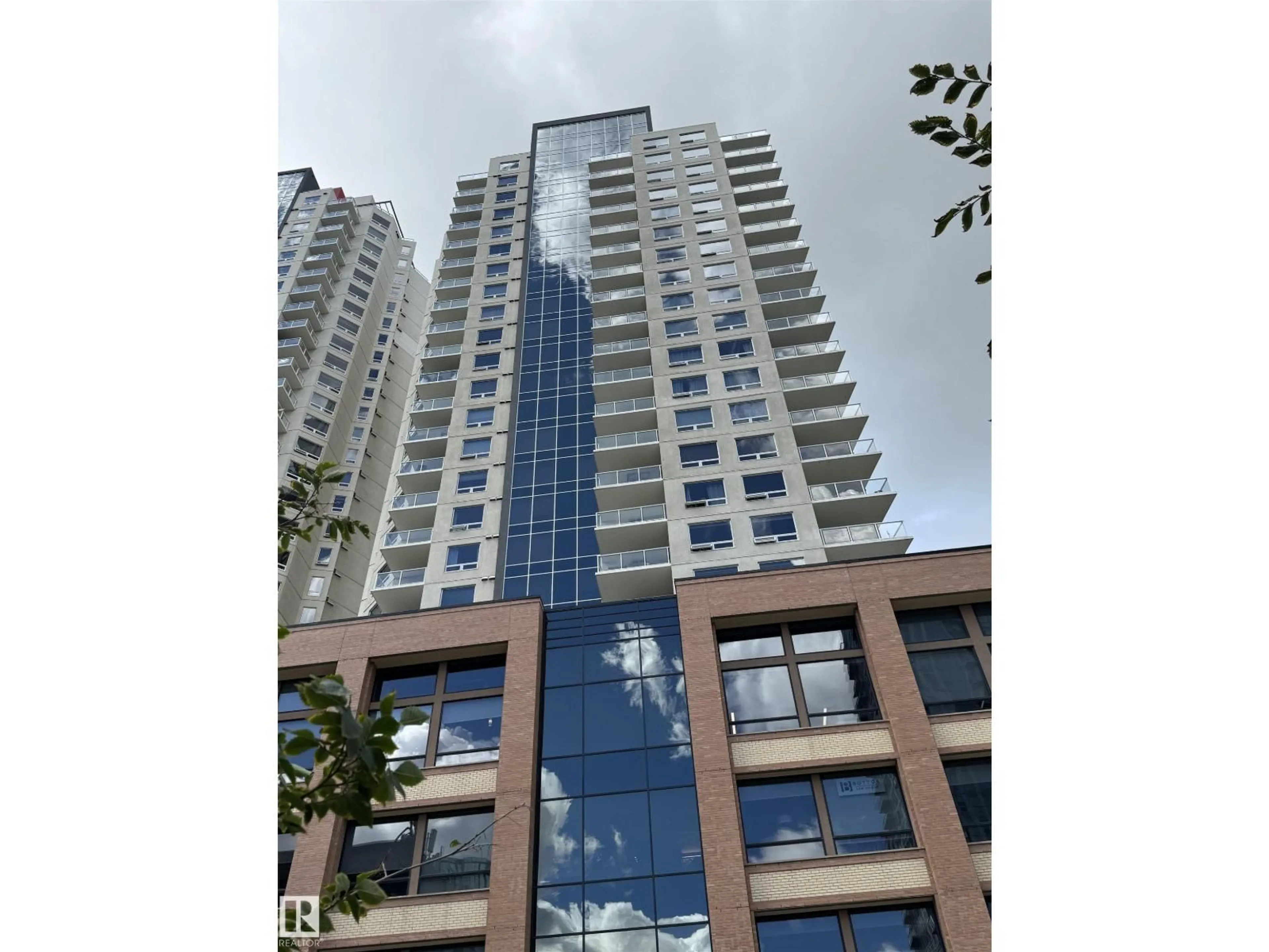 Indoor foyer for 602 - 10226 104 ST NW, Edmonton Alberta T5J1B8