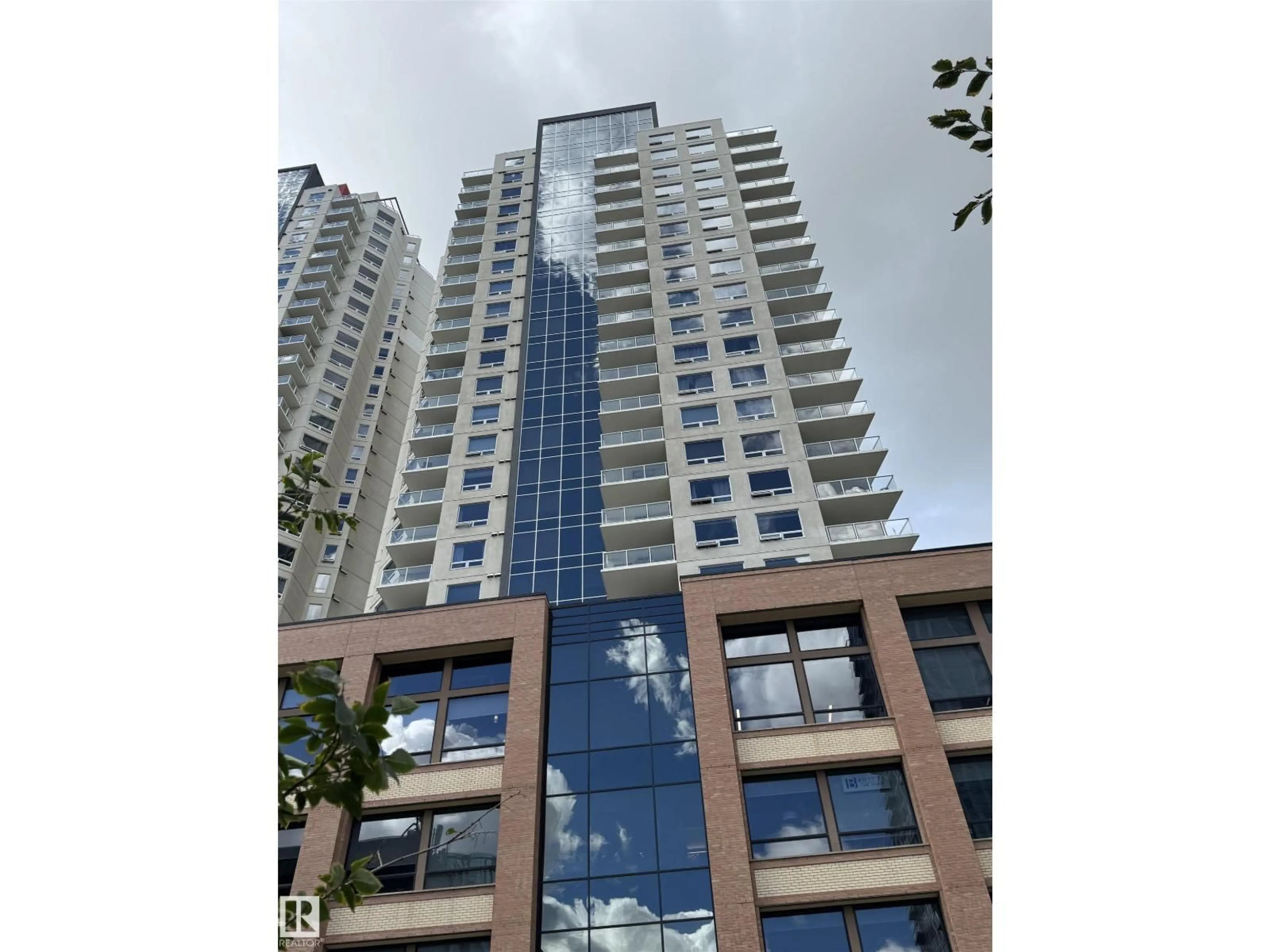 Indoor foyer for 602 - 10226 104 ST NW, Edmonton Alberta T5J1B8