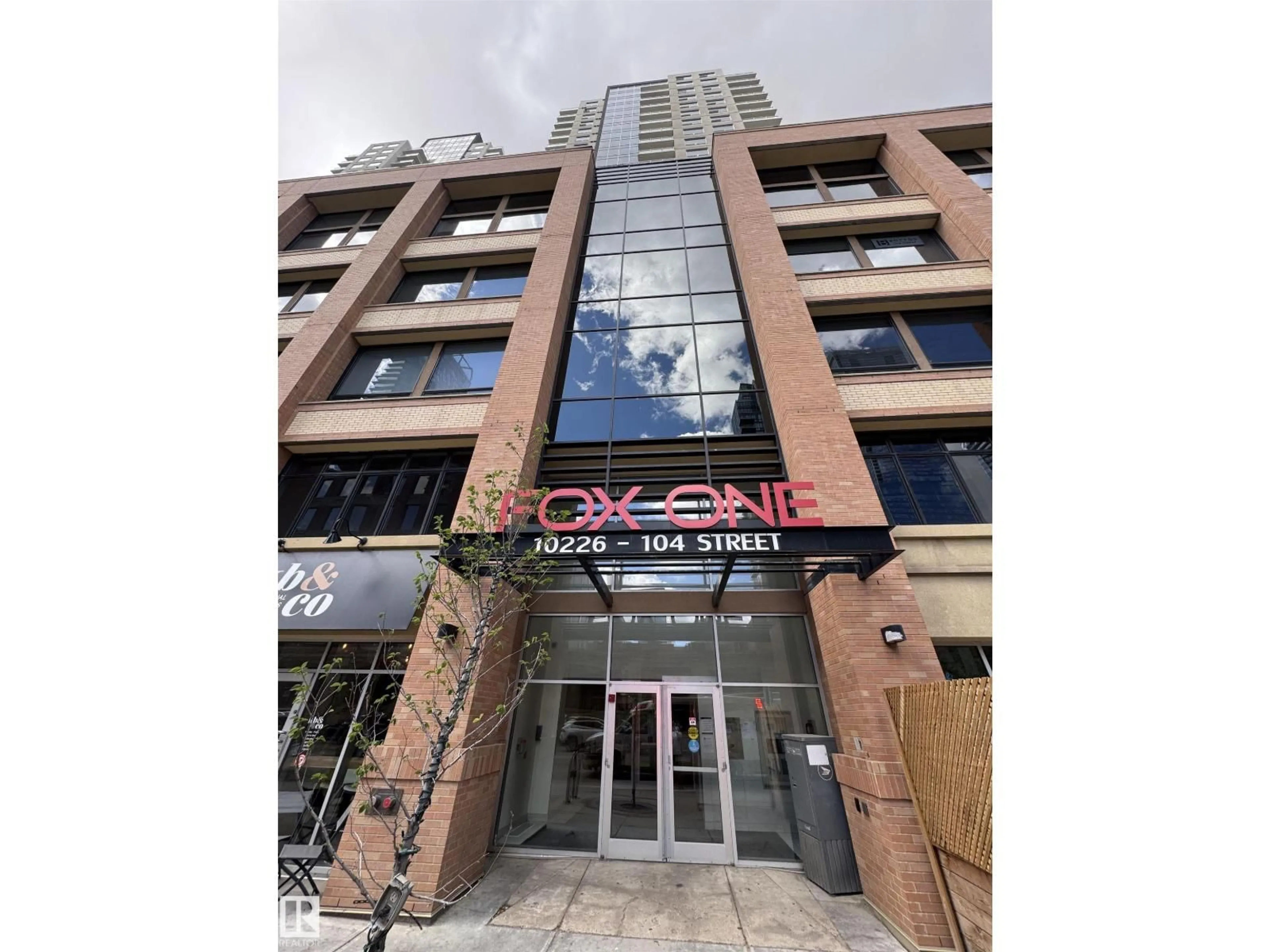Indoor foyer for 602 - 10226 104 ST NW, Edmonton Alberta T5J1B8