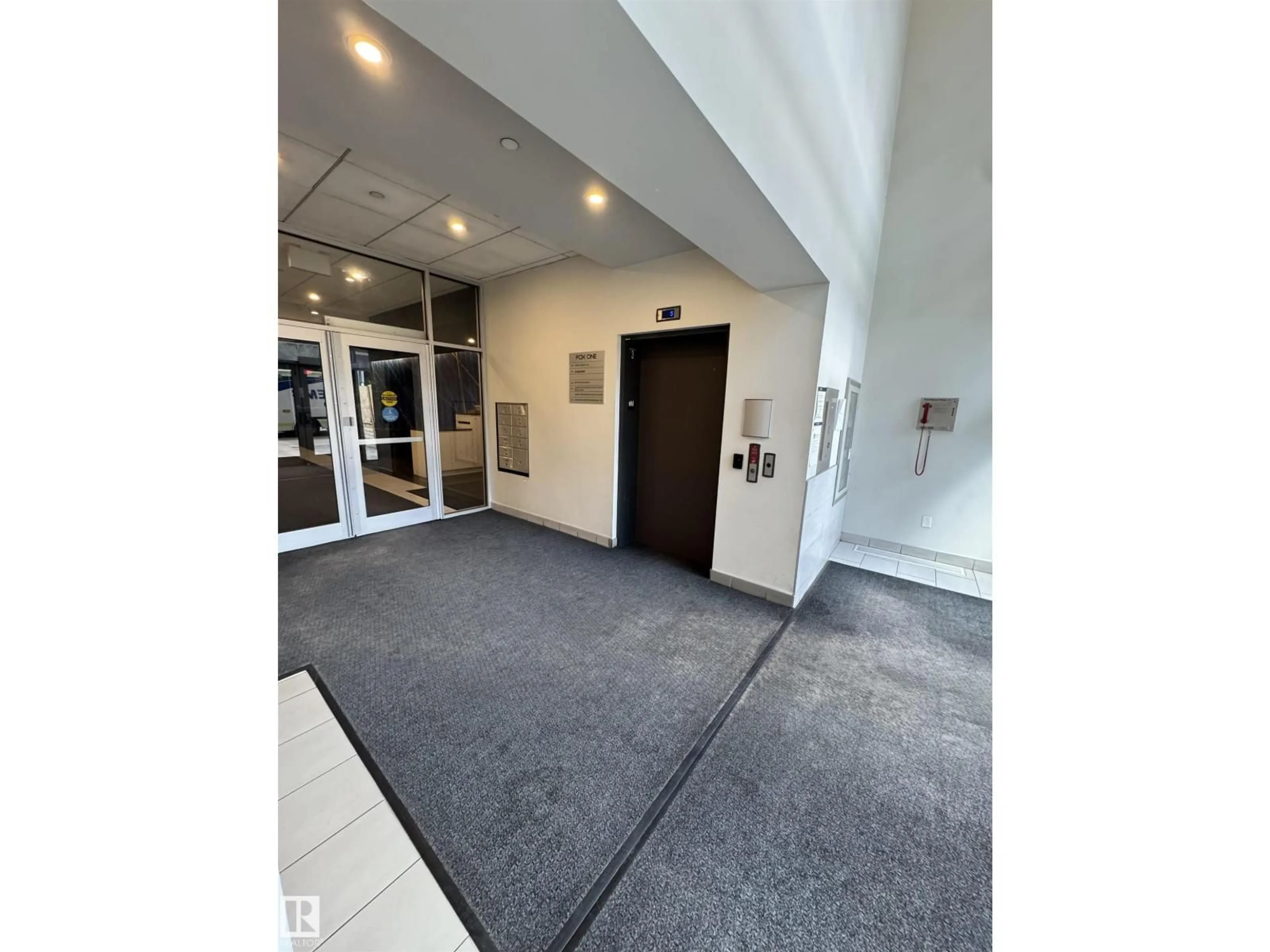 Indoor foyer for 602 - 10226 104 ST NW, Edmonton Alberta T5J1B8
