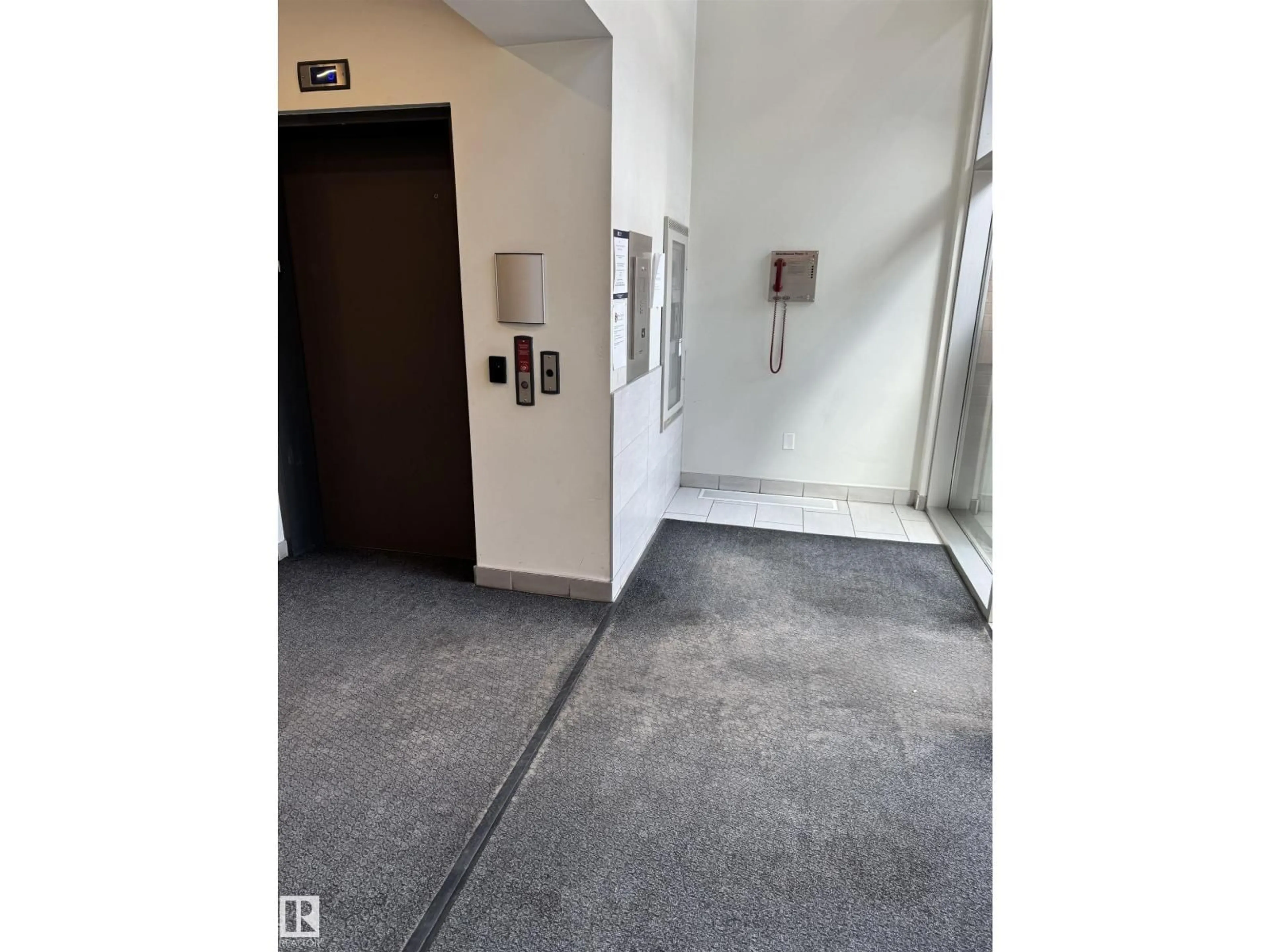 Indoor foyer for 602 - 10226 104 ST NW, Edmonton Alberta T5J1B8