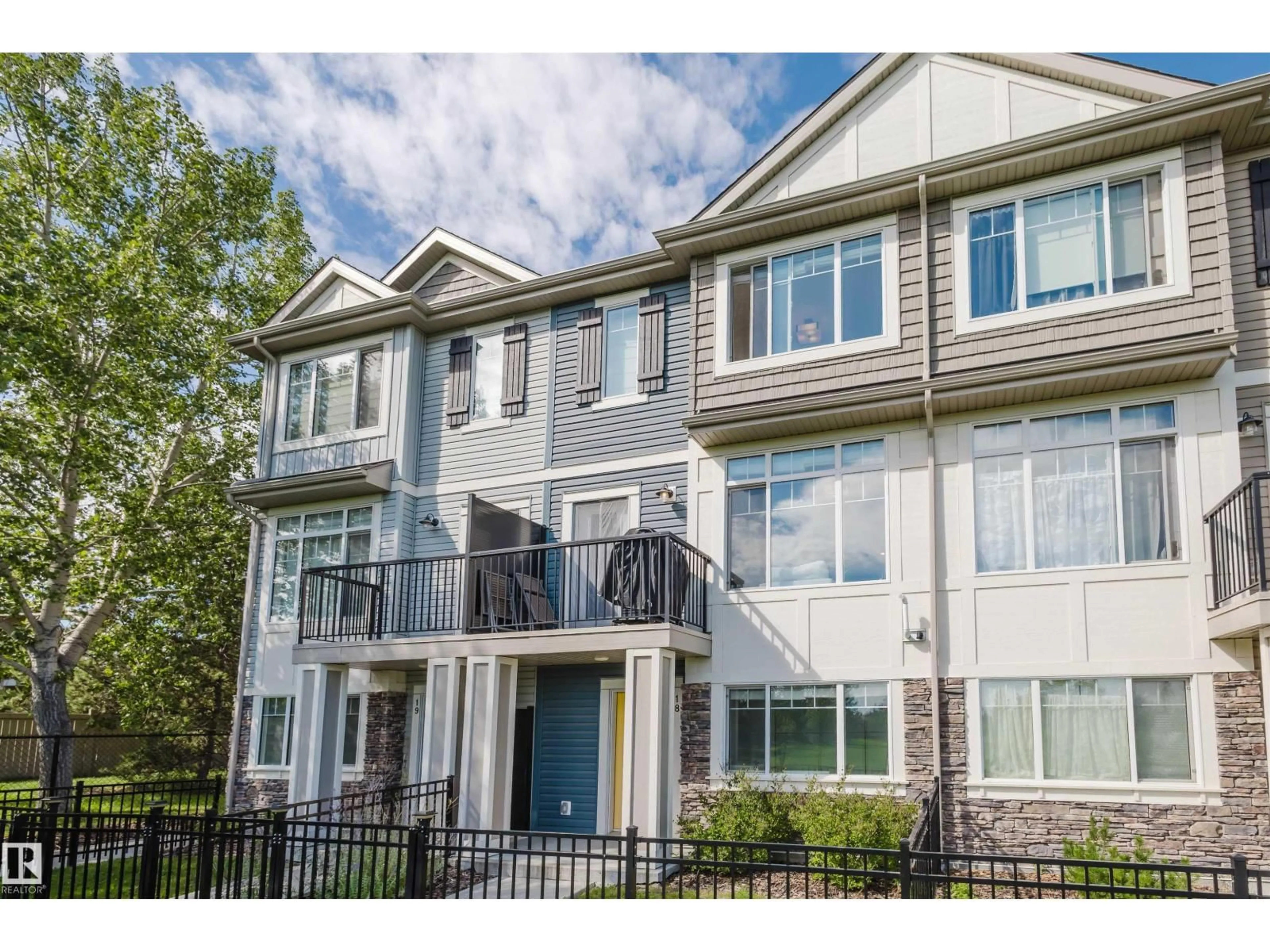 Unknown for NW - #18 11373 12 AV, Edmonton Alberta T6J5V2