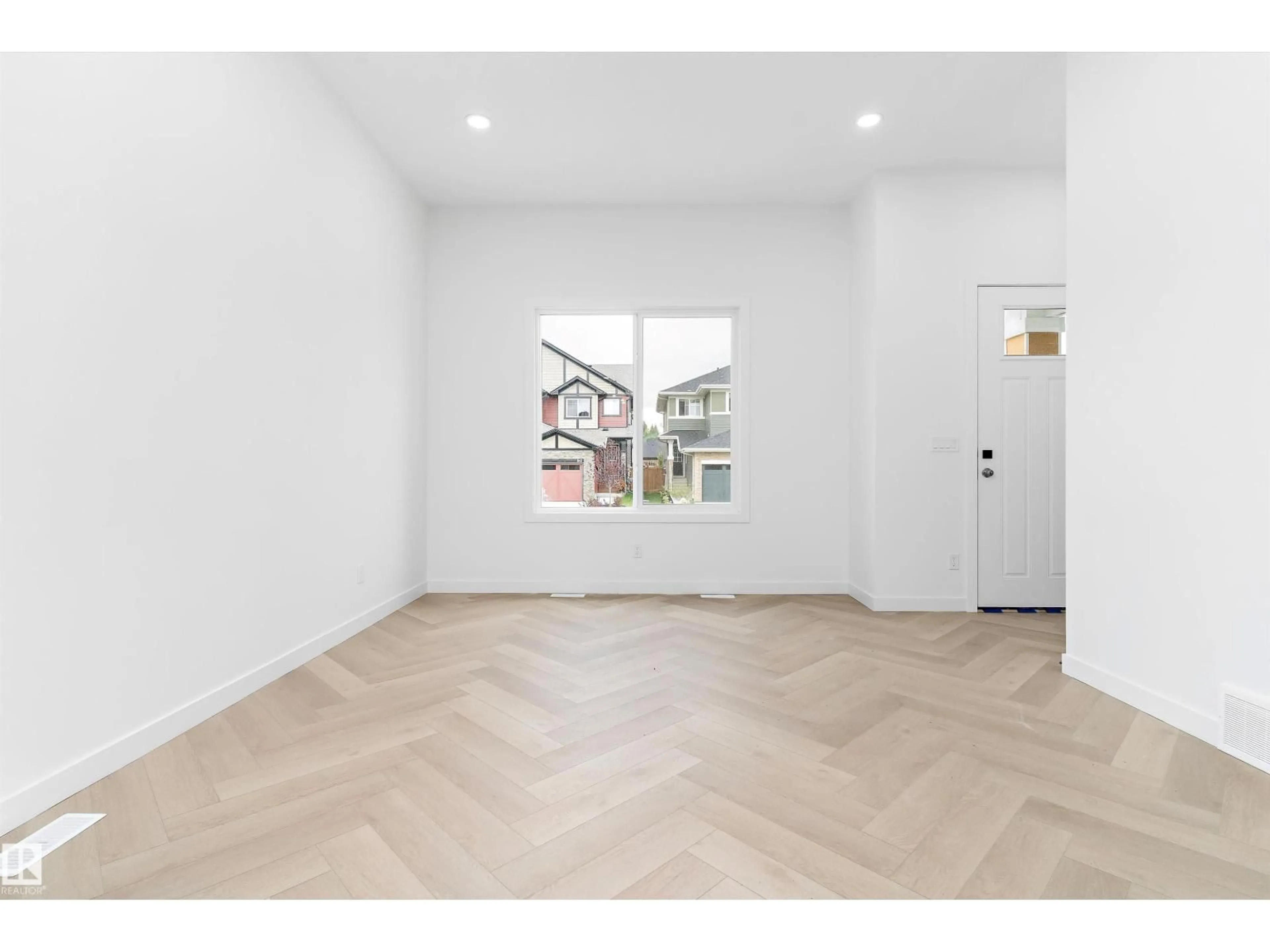 Indoor entryway for 838 NORTHERN HARRIER LN, Edmonton Alberta T5R2V5