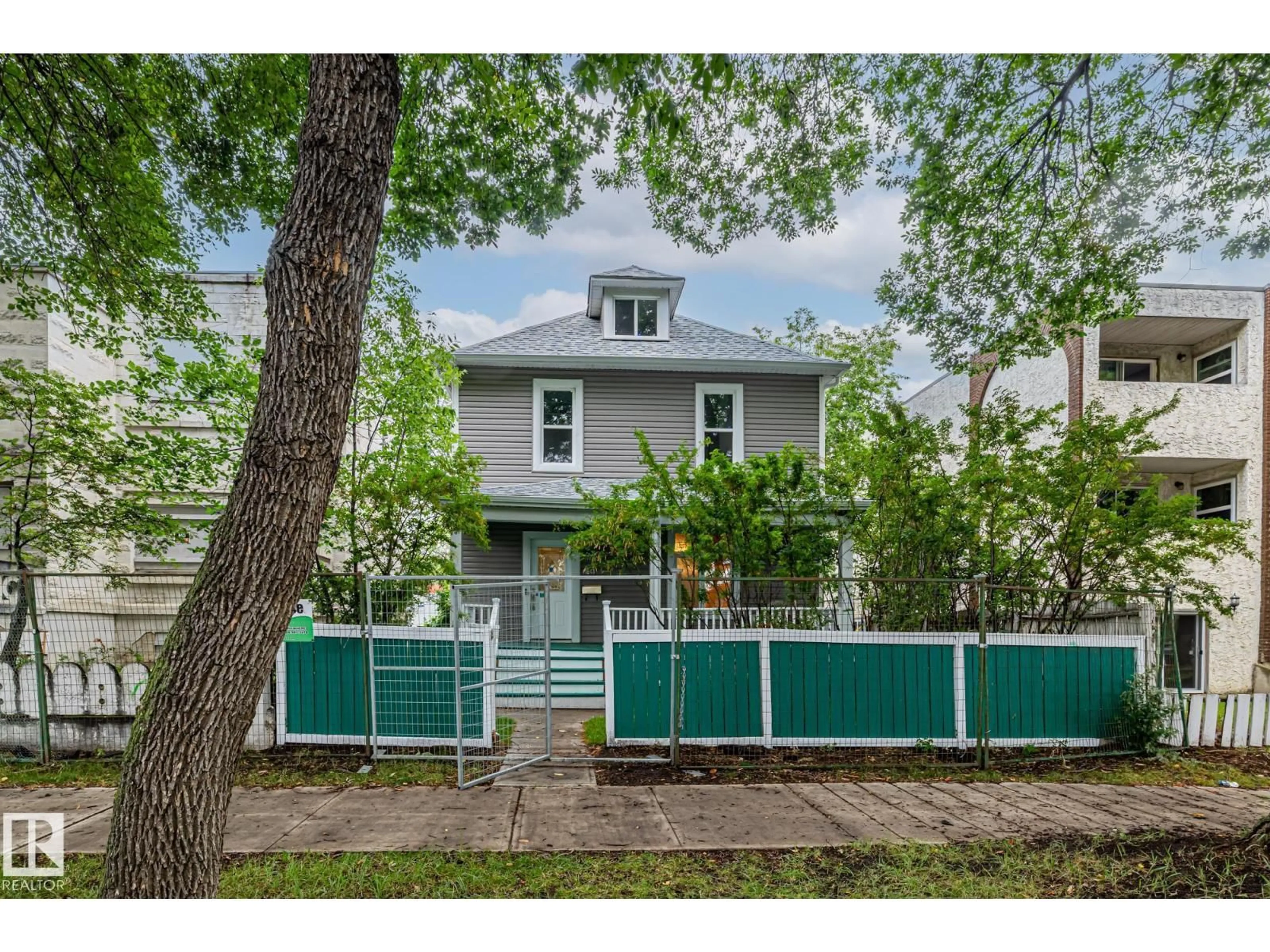 Home with vinyl exterior material, street for NW - 11843 96 ST, Edmonton Alberta T5G1V4