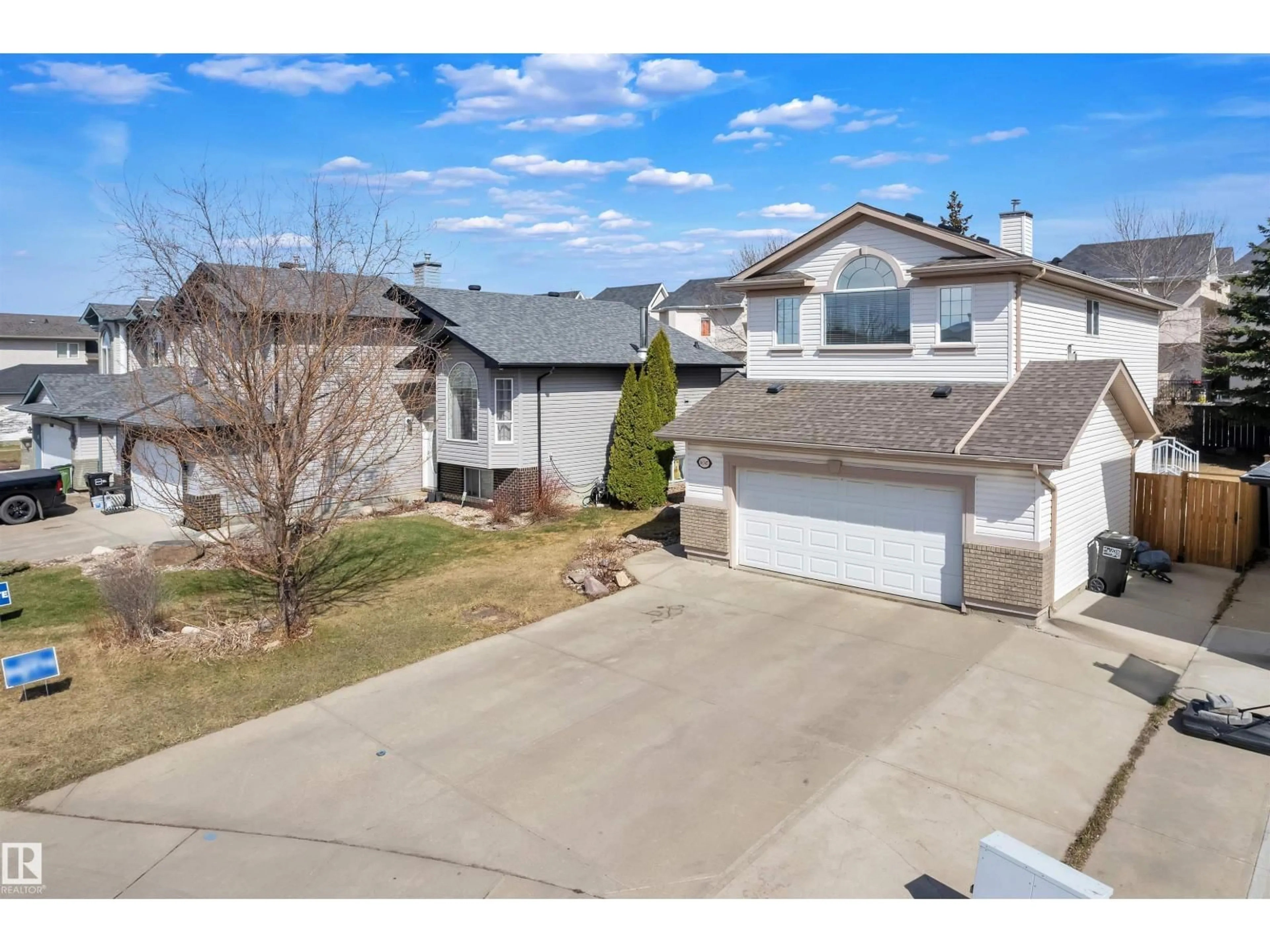 A pic from outside/outdoor area/front of a property/back of a property/a pic from drone, street for NW - 16347 87 ST, Edmonton Alberta T5Z3S2